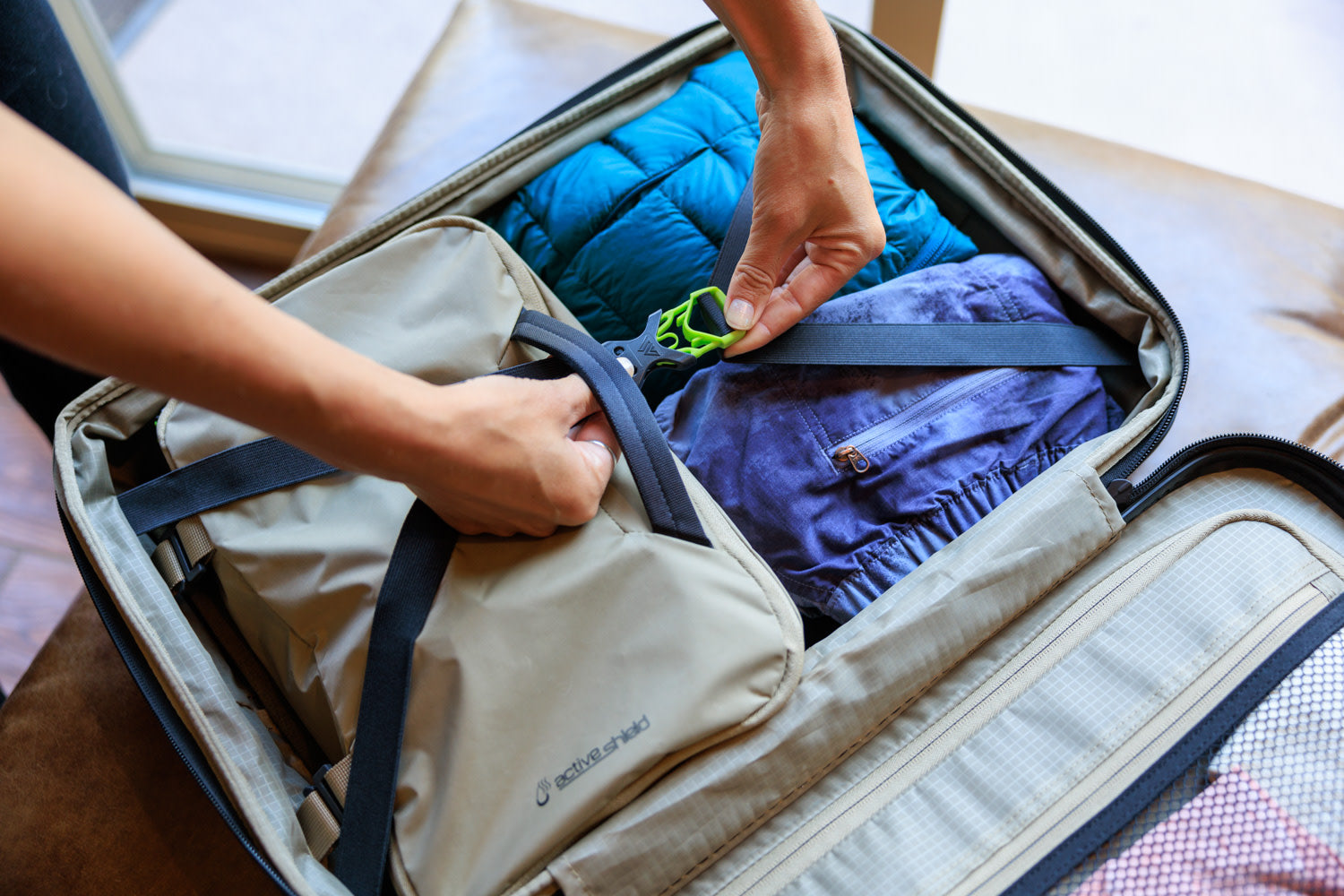 Gregory Cache Carry On Spinner - Black Lichen