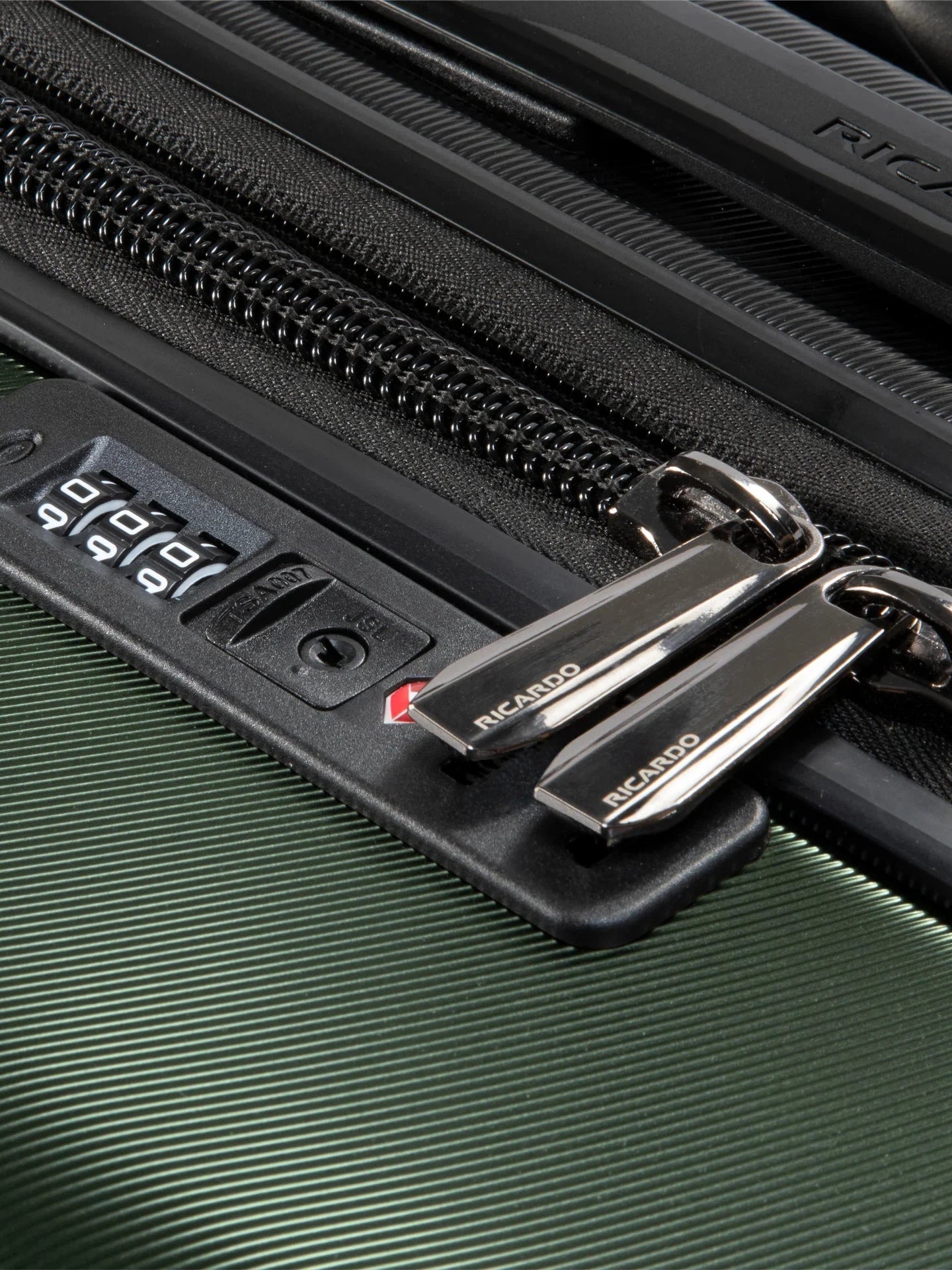 Ricardo Beverly Hills Montecito 2.0 Hardside Spinner Medium 26"