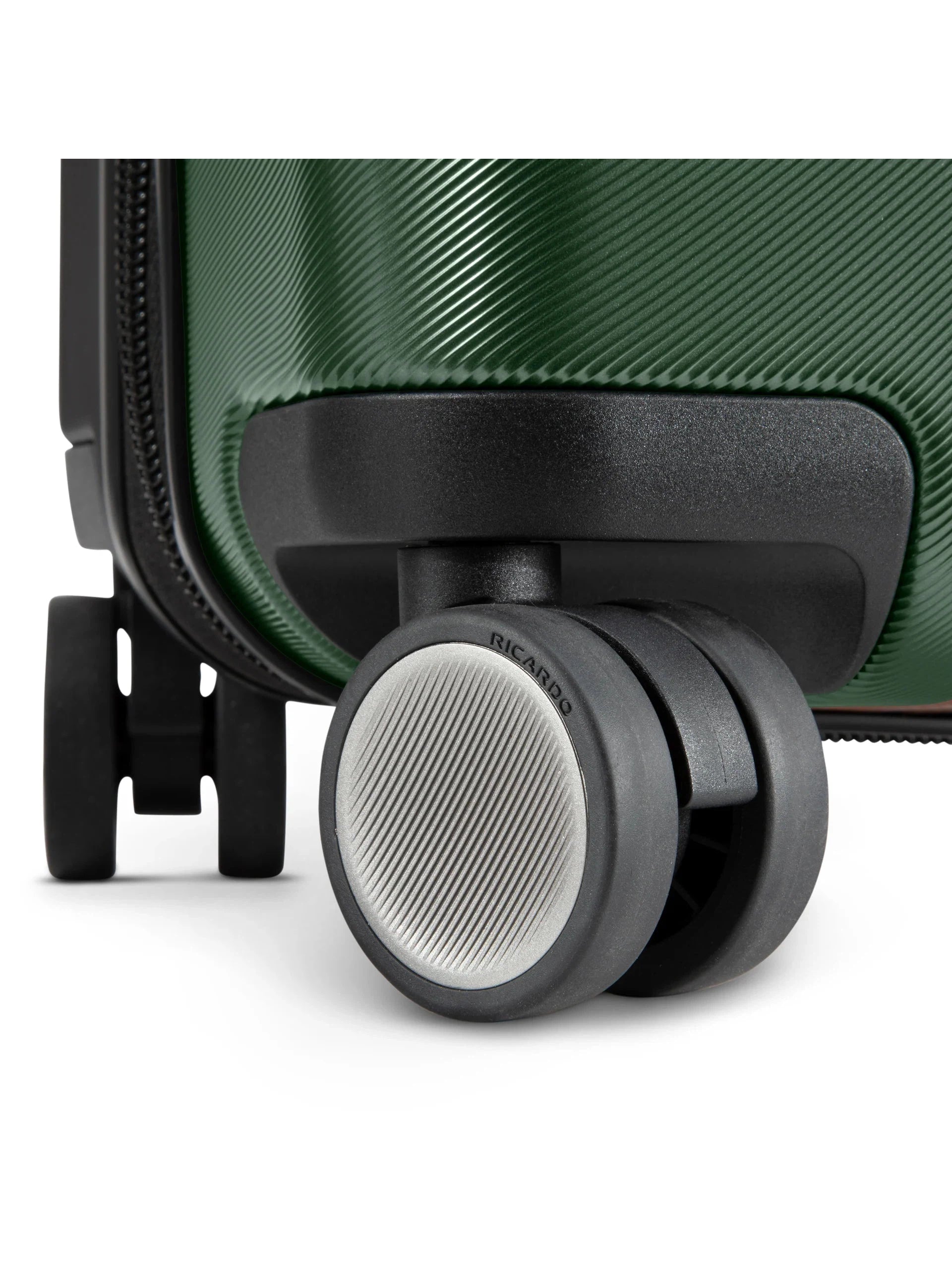 Ricardo Beverly Hills Montecito 2.0 Hardside Spinner Medium 26"