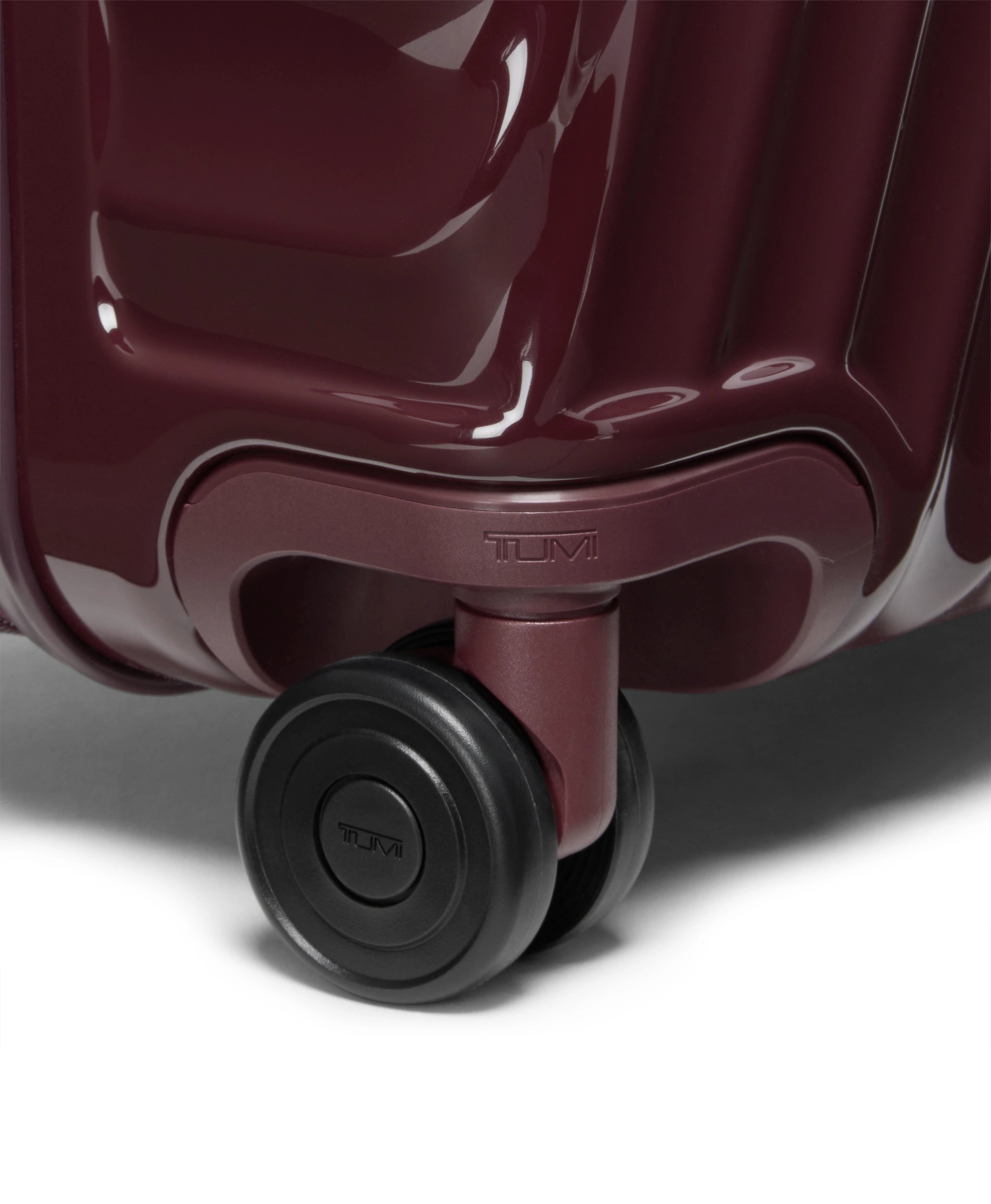 Tumi 19 Degree Extended Trip Expandable 4 Wheeled P/C