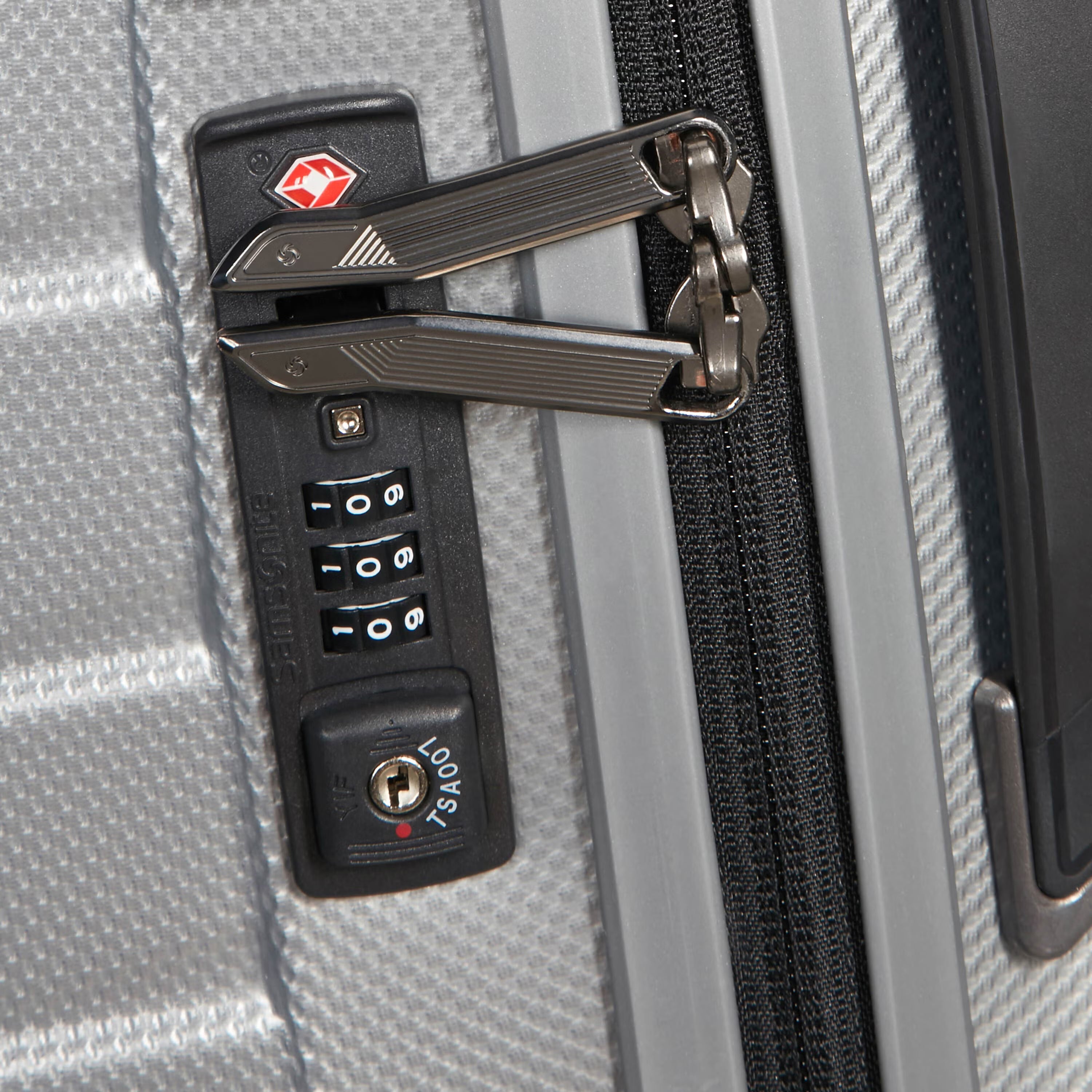 Samsonite Proxis Hardside Spinner