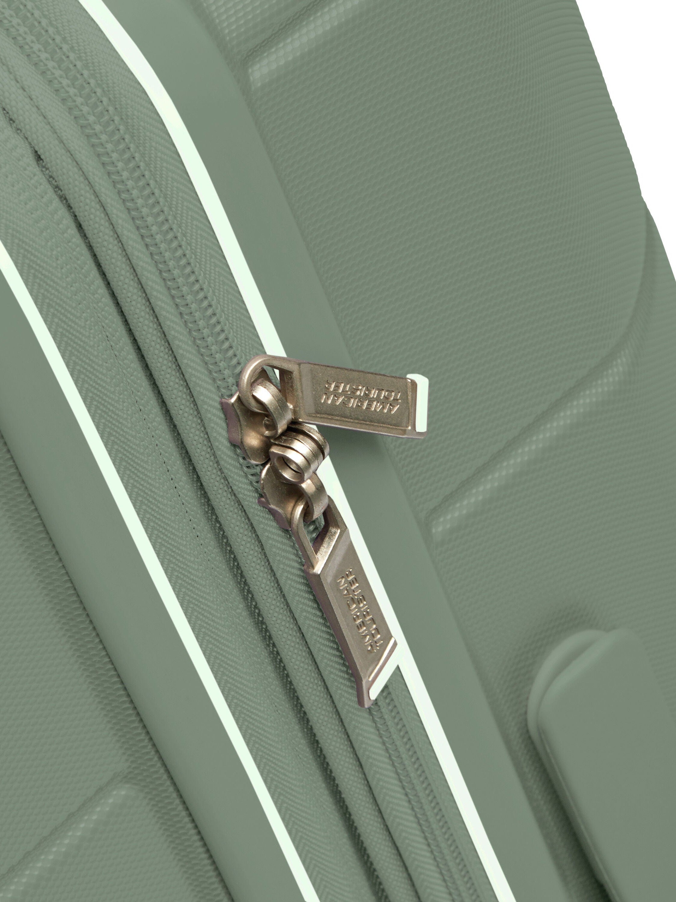 American Tourister Stratum 2.0 Hardside Medium Spinner 24"