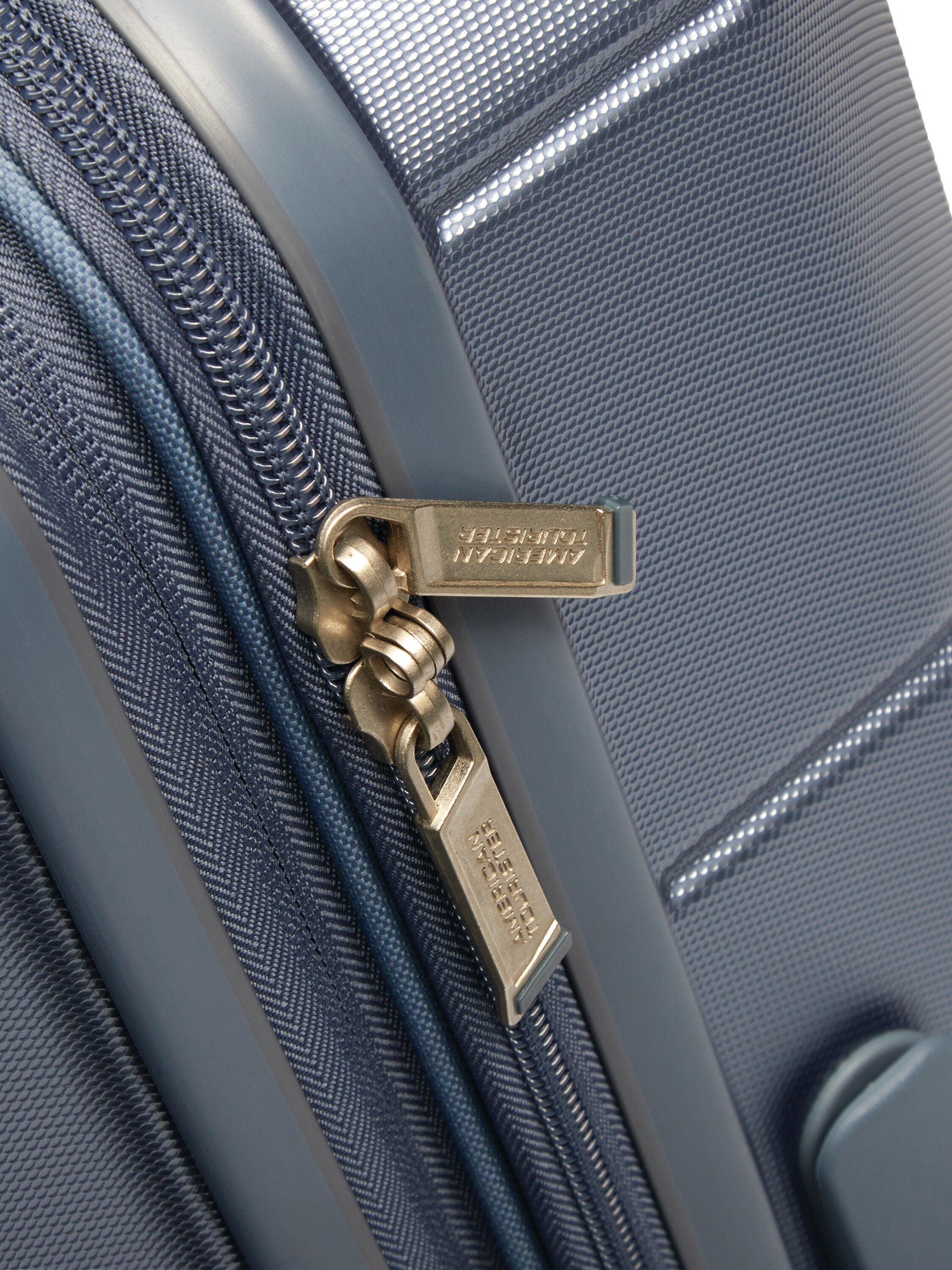 American Tourister Stratum 2.0 Hardside Medium Spinner 24"