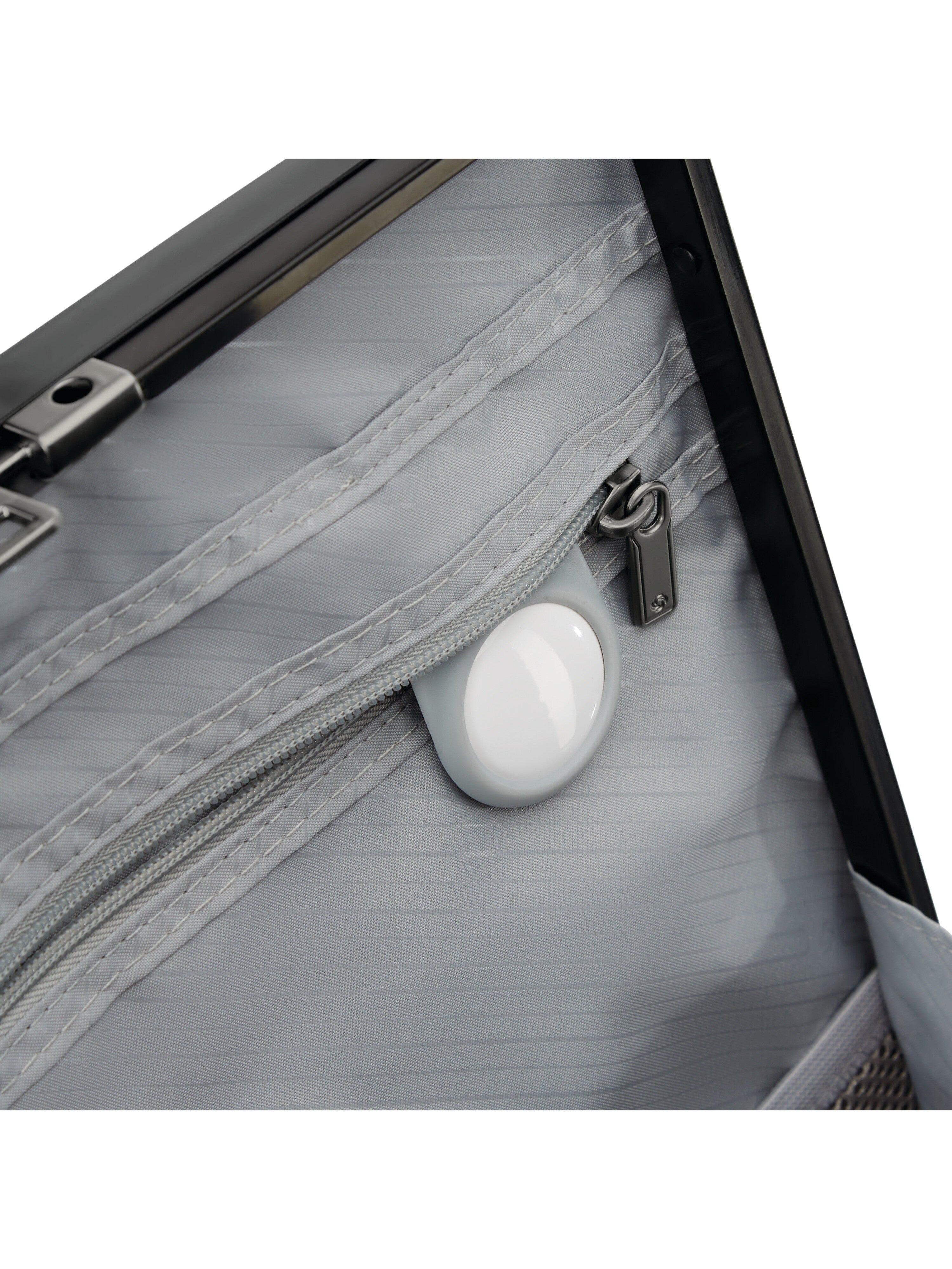 Elevation Plus Global Carry-On Spinner 22"
