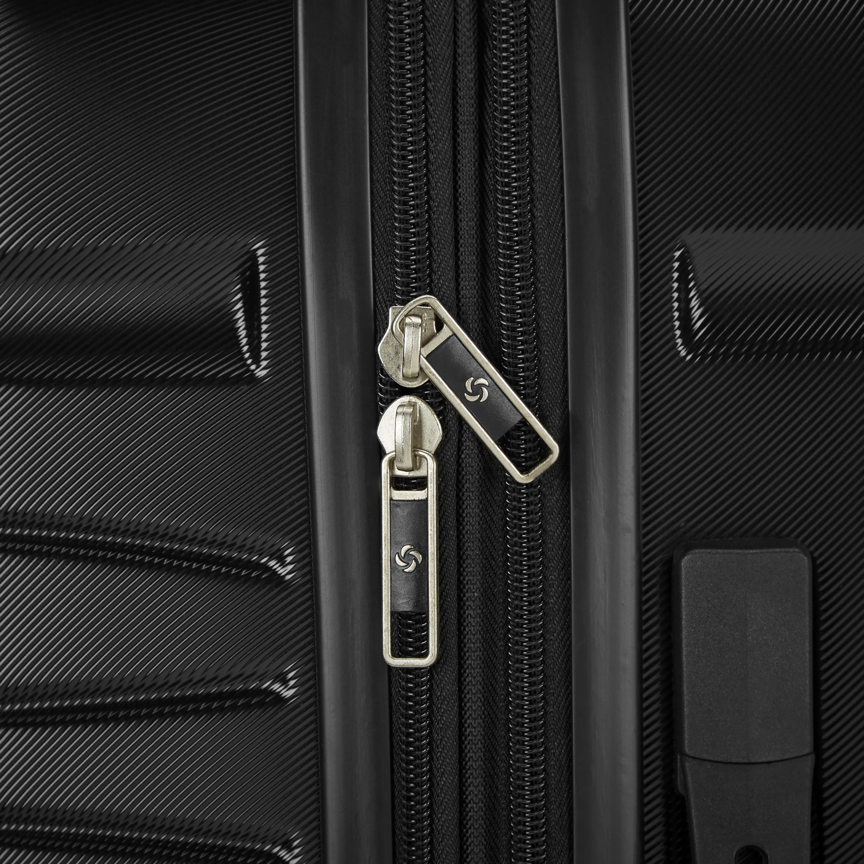 Samsonite Evolve SE Spinner Suitcase