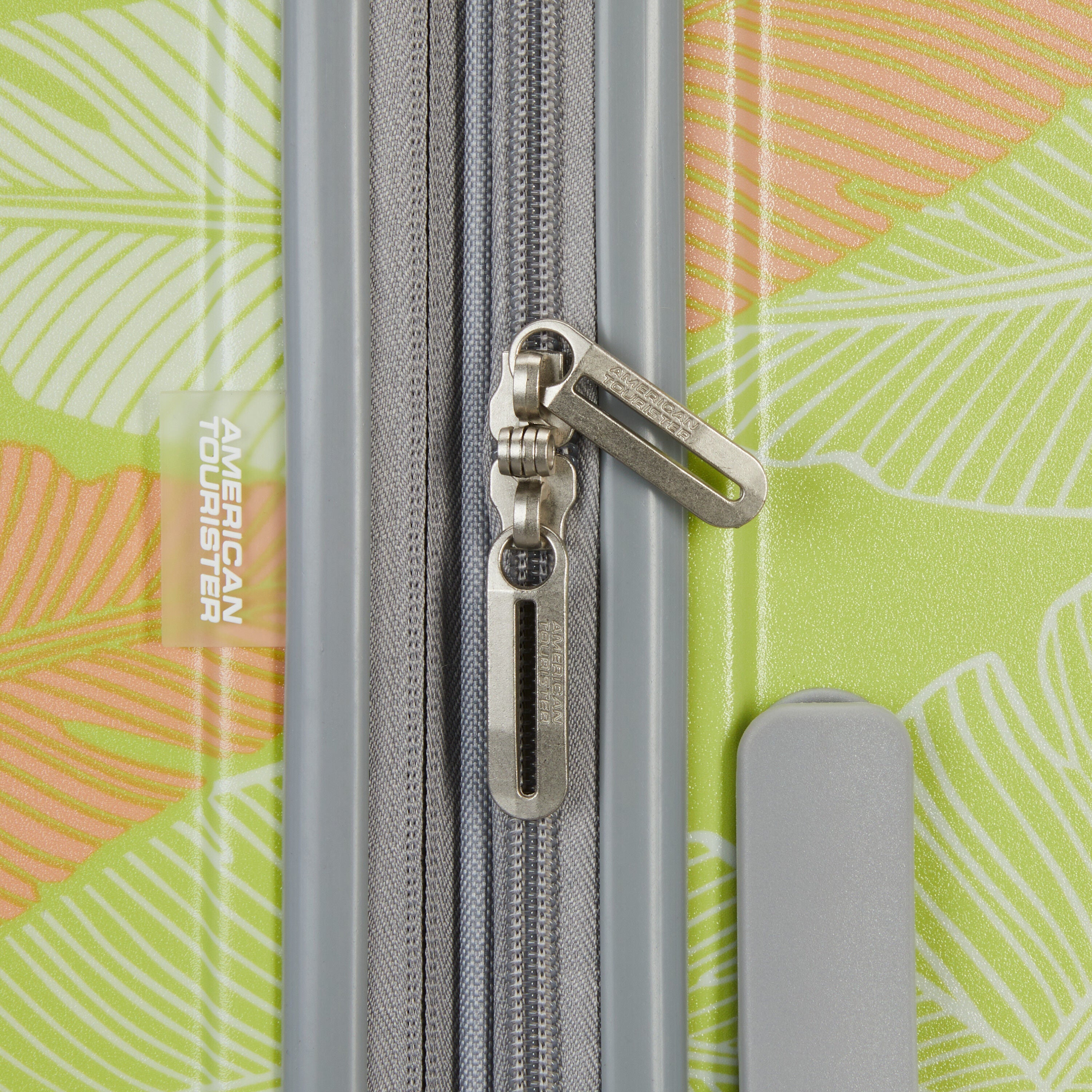 American Tourister Moonlight 2.0 Hardside spinner