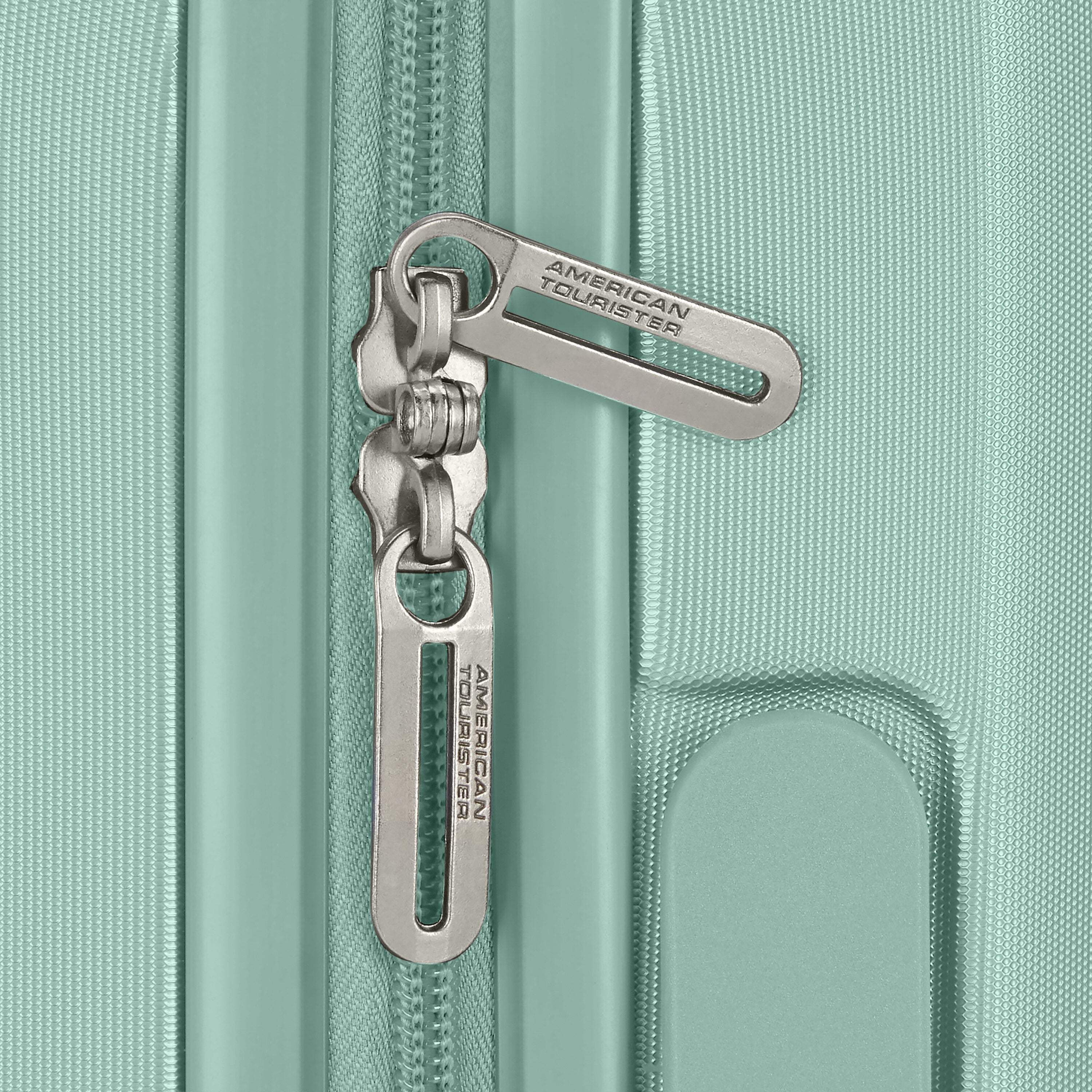 American Tourister Stratum 3.0 Spinner Carry-On 21"