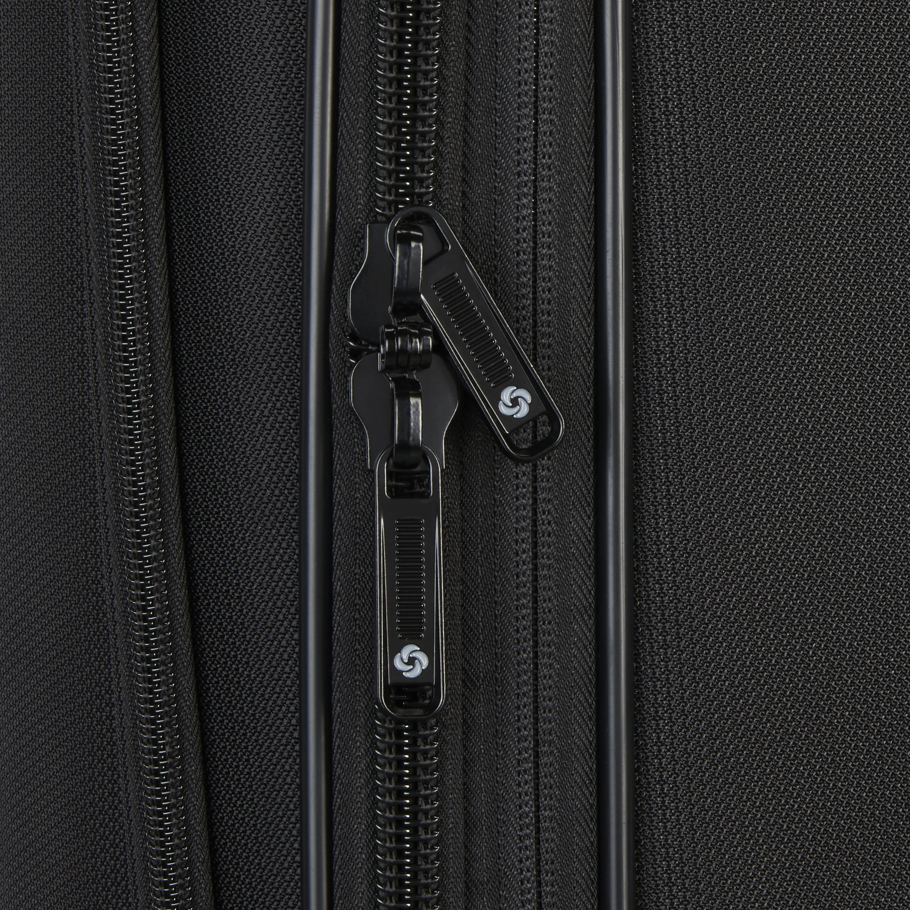 Samsonite Ascella 4.0 Medium Expandable Spinner