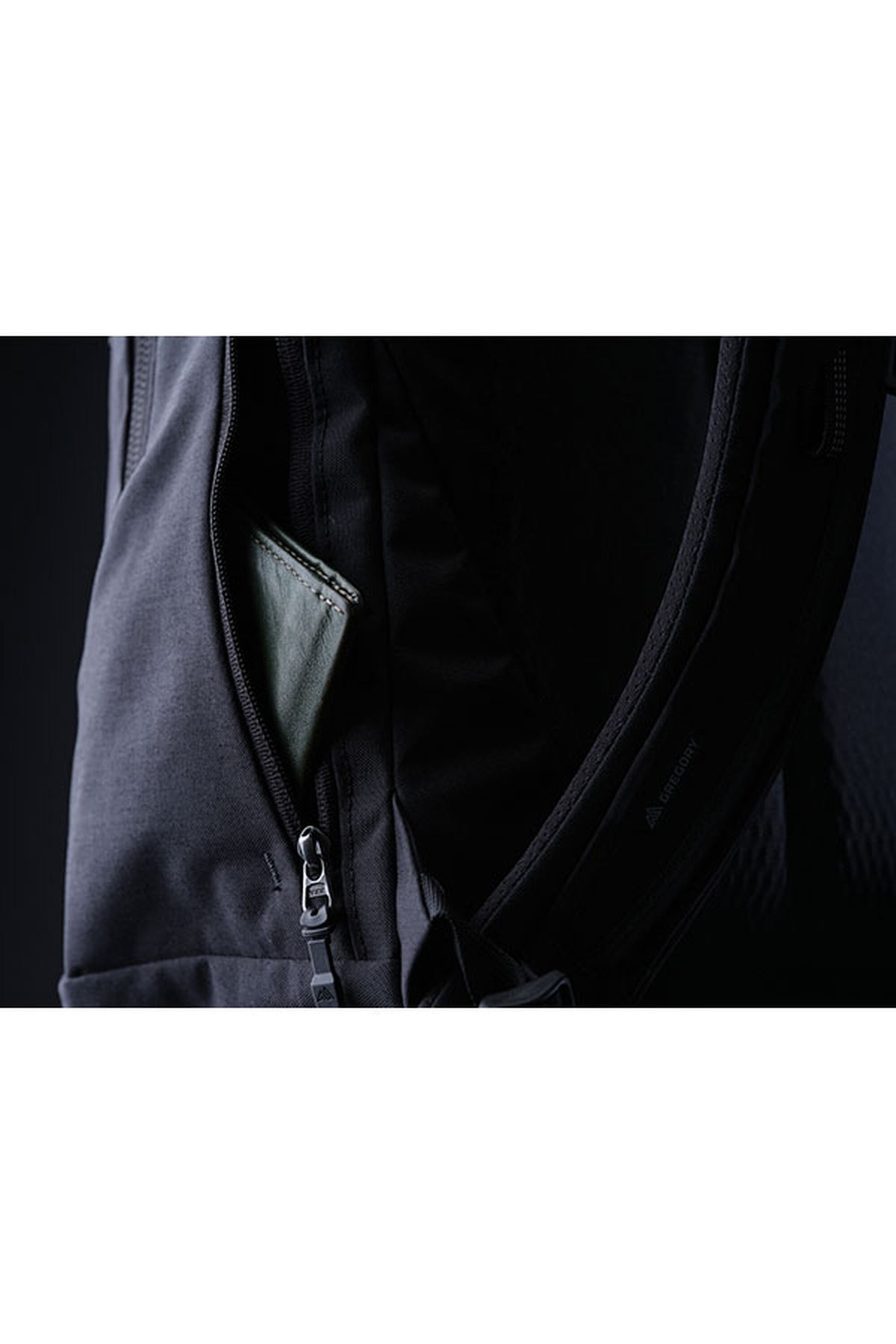 Gregory Outset 20L Moonlight Navy DETAIL interior