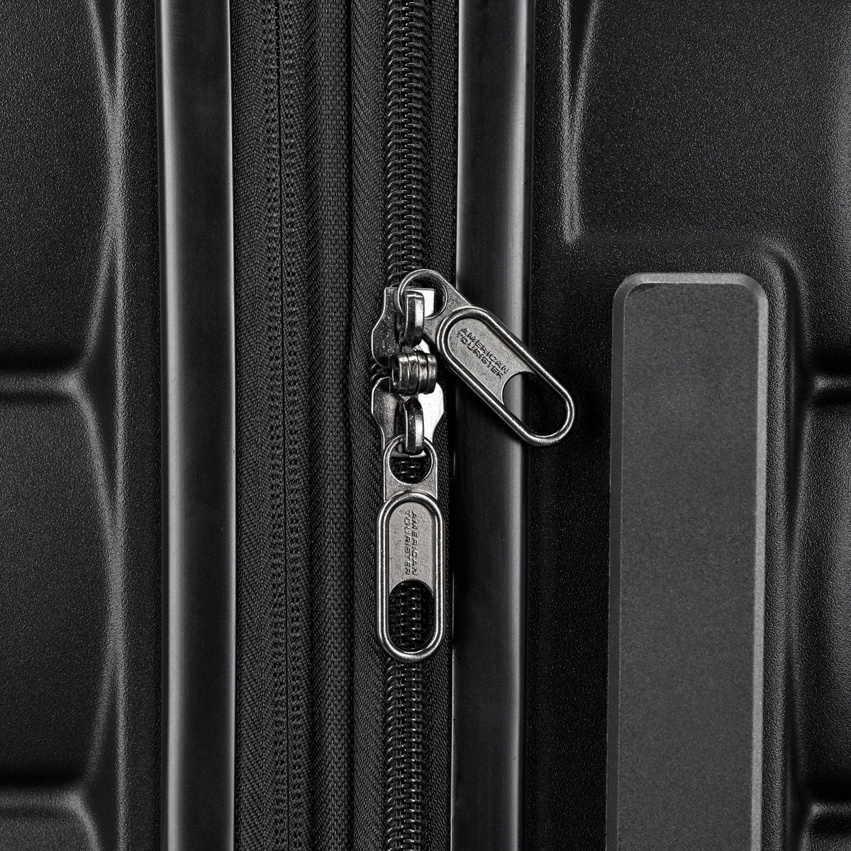 American Tourister Kontour 2-Piece Set (Carry-On/Medium) Matte Black