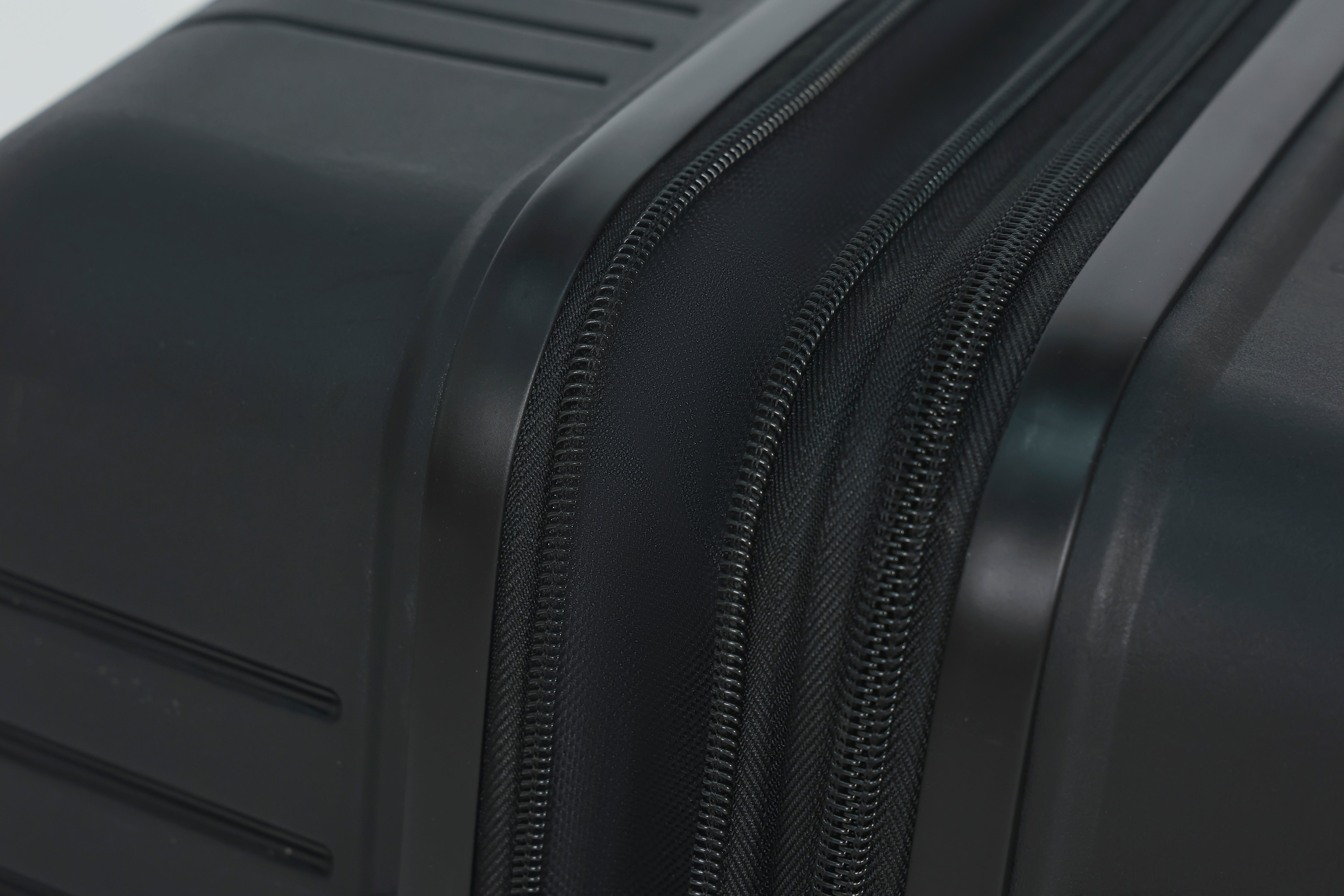 Vittorio Classic Expandable Luggage Set - 3 Pc Set