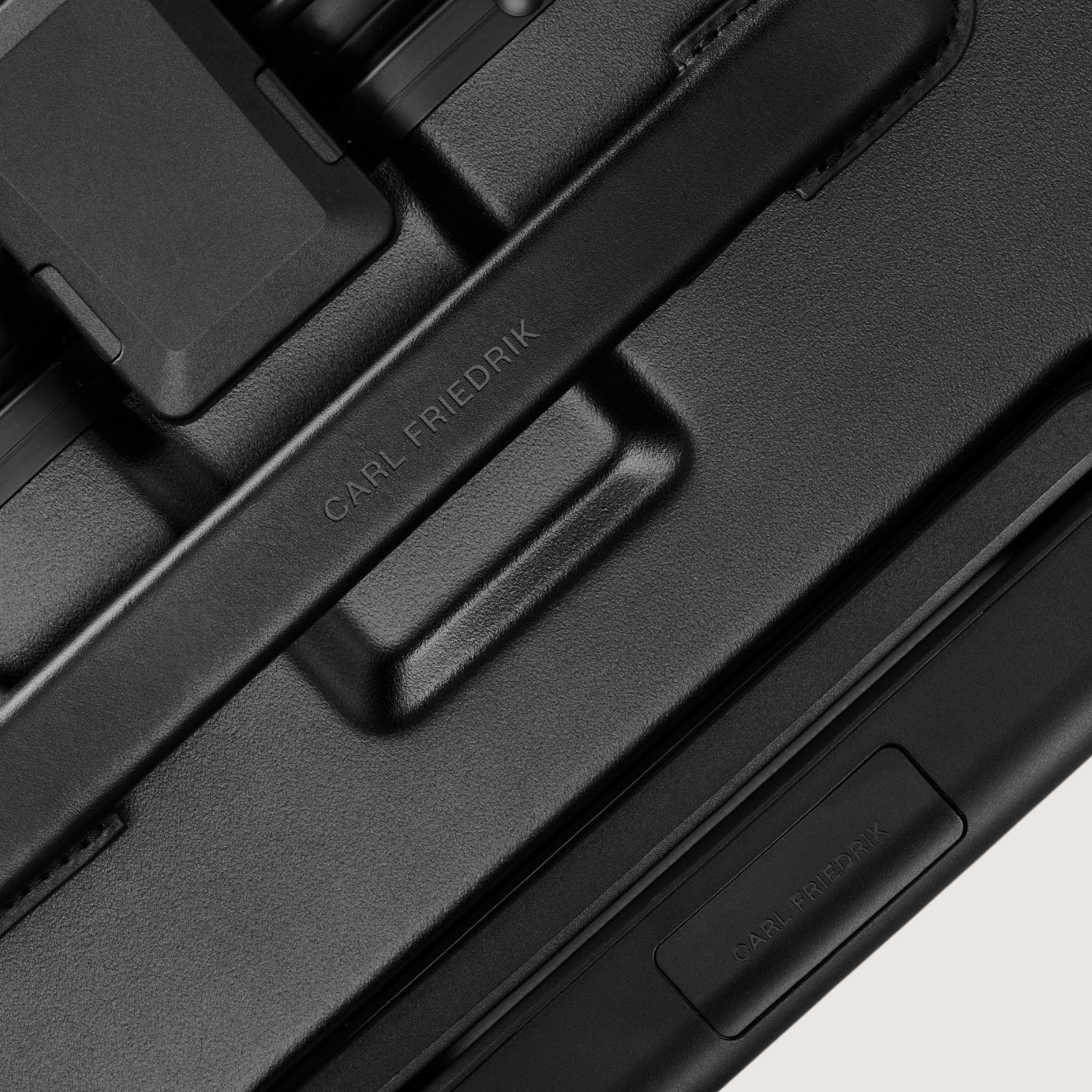 Carl Friedrik Hybrid Hardside Spinner