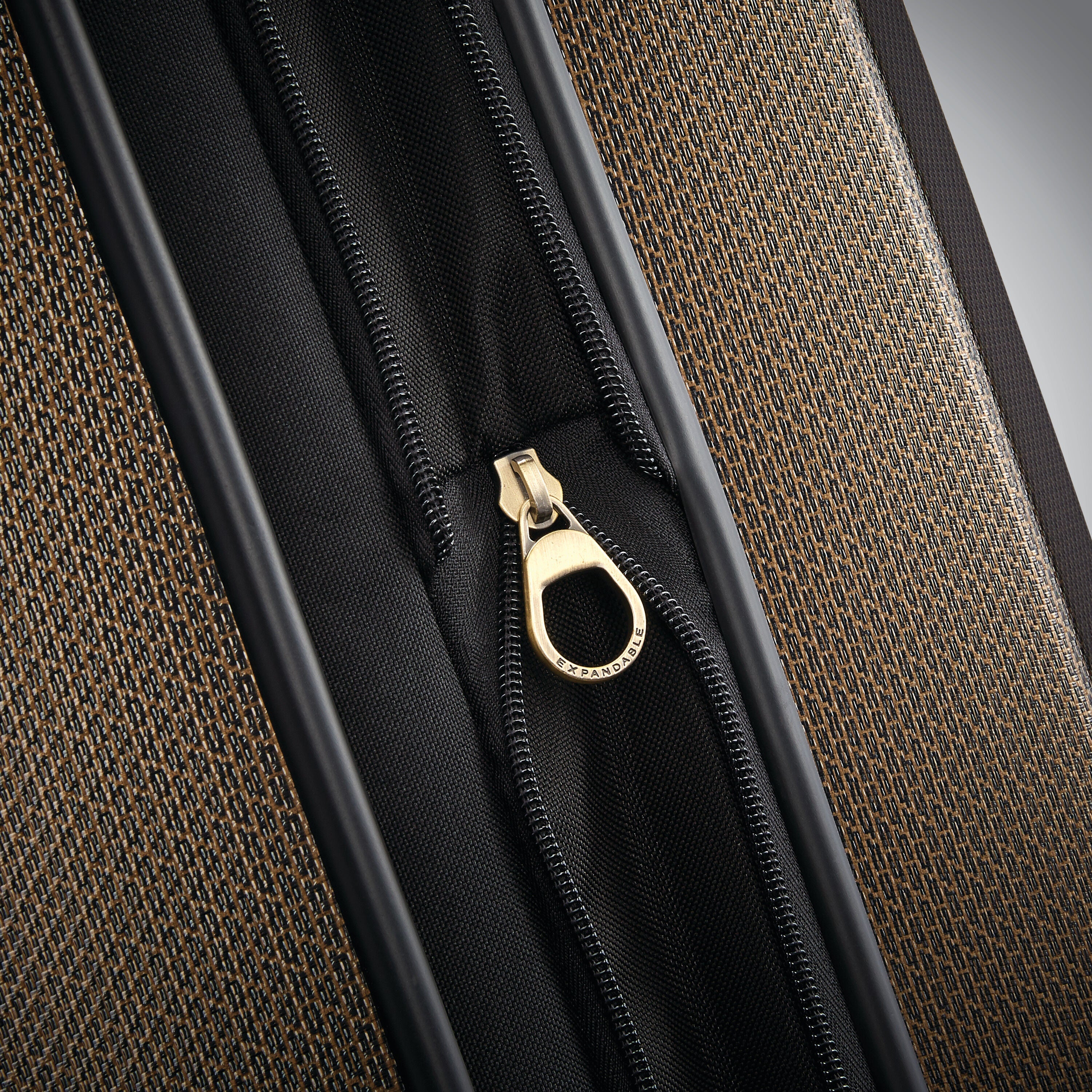 Hartmann Century Deluxe Expandable Spinner Carry-On