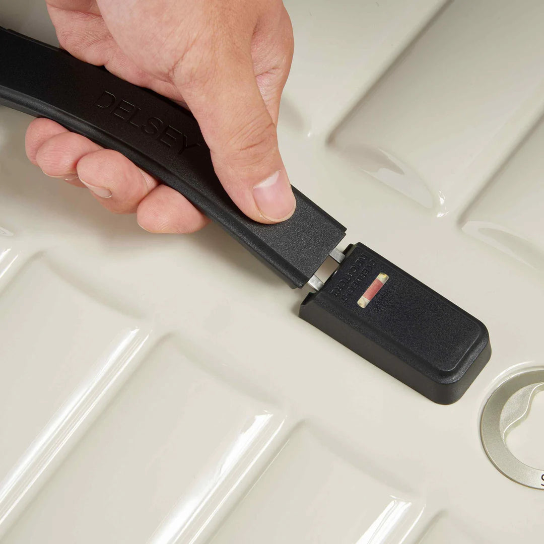 Delsey Shadow 5.0 Spinner Trunk Medium