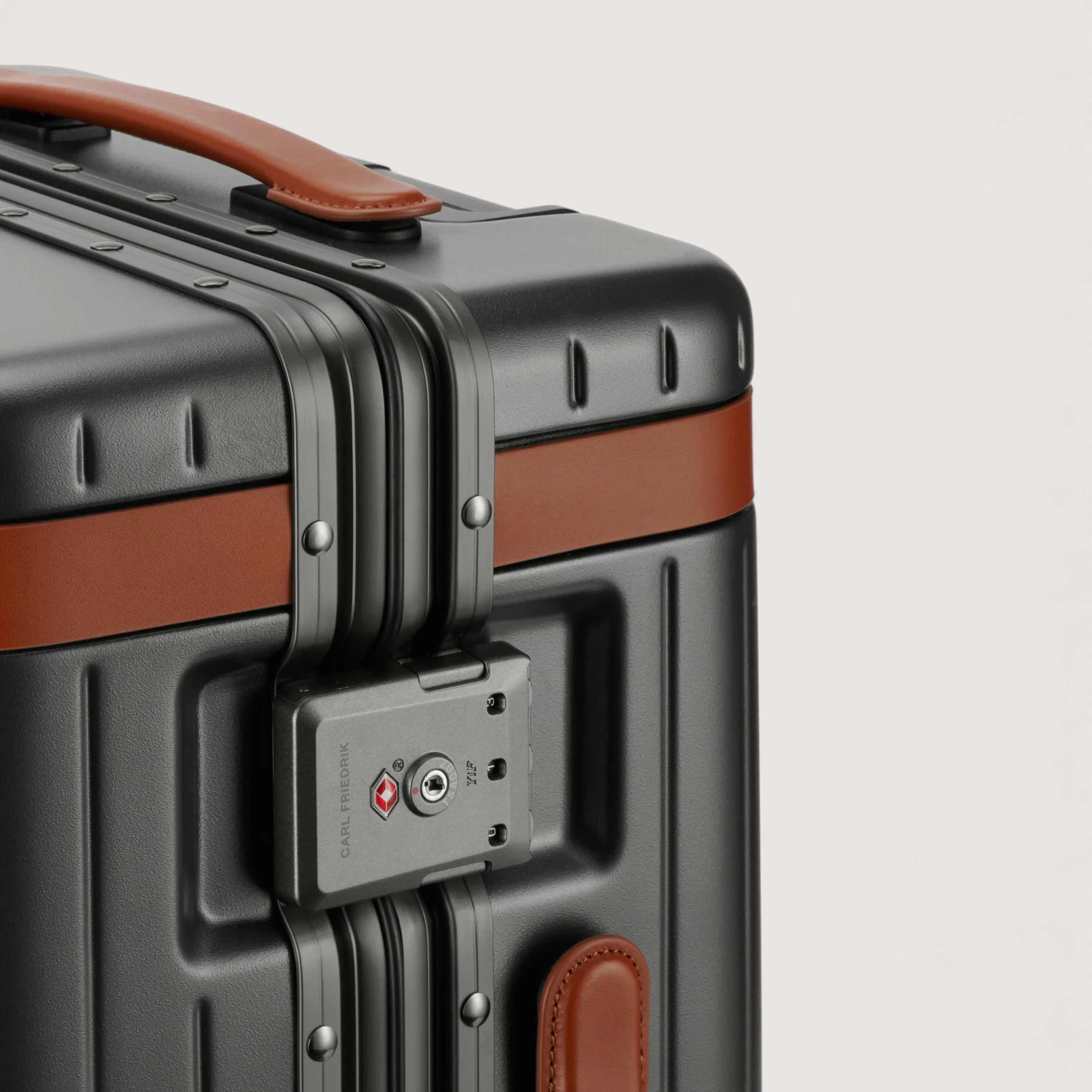 Carl Friedrik Hybrid Hardside Spinner