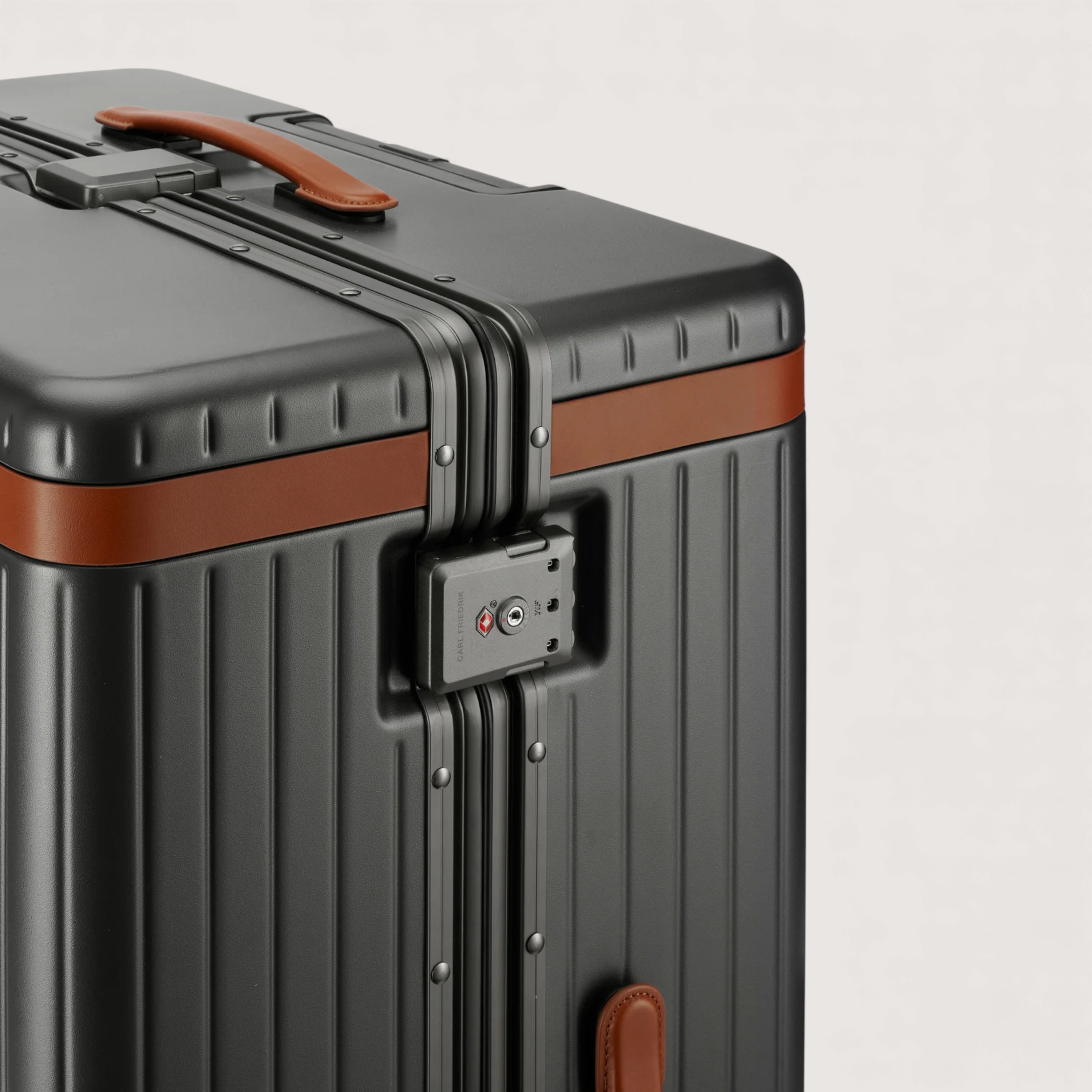 Carl Friedrik Hybrid Hardside Spinner