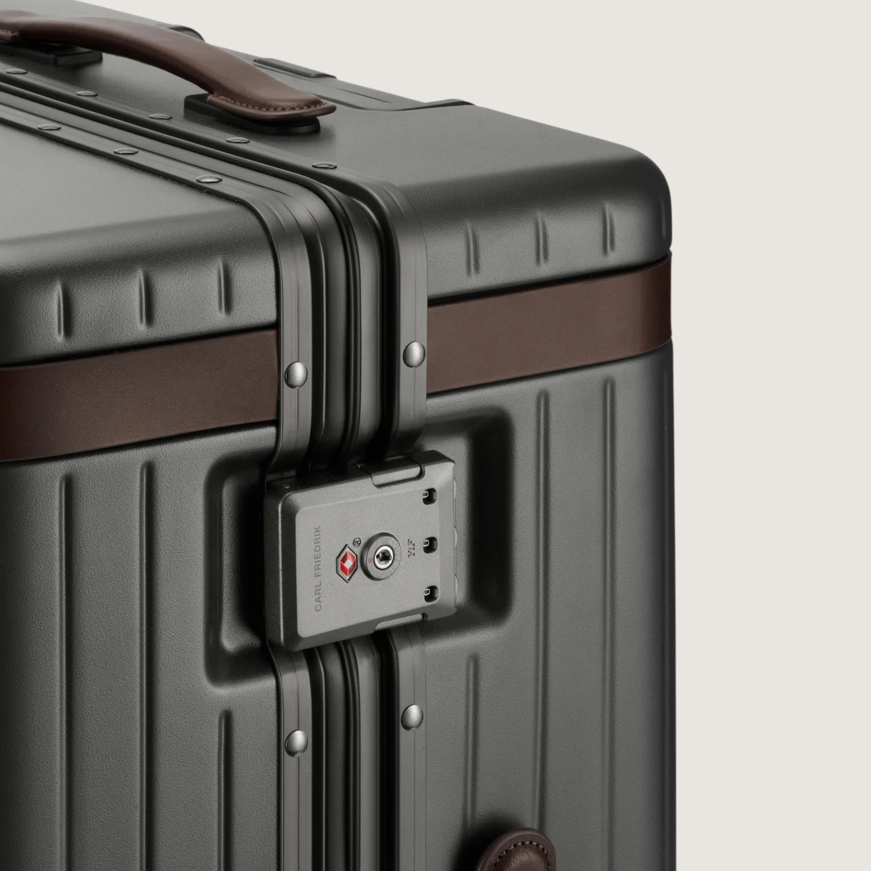 Carl Friedrik Hybrid Hardside Spinner
