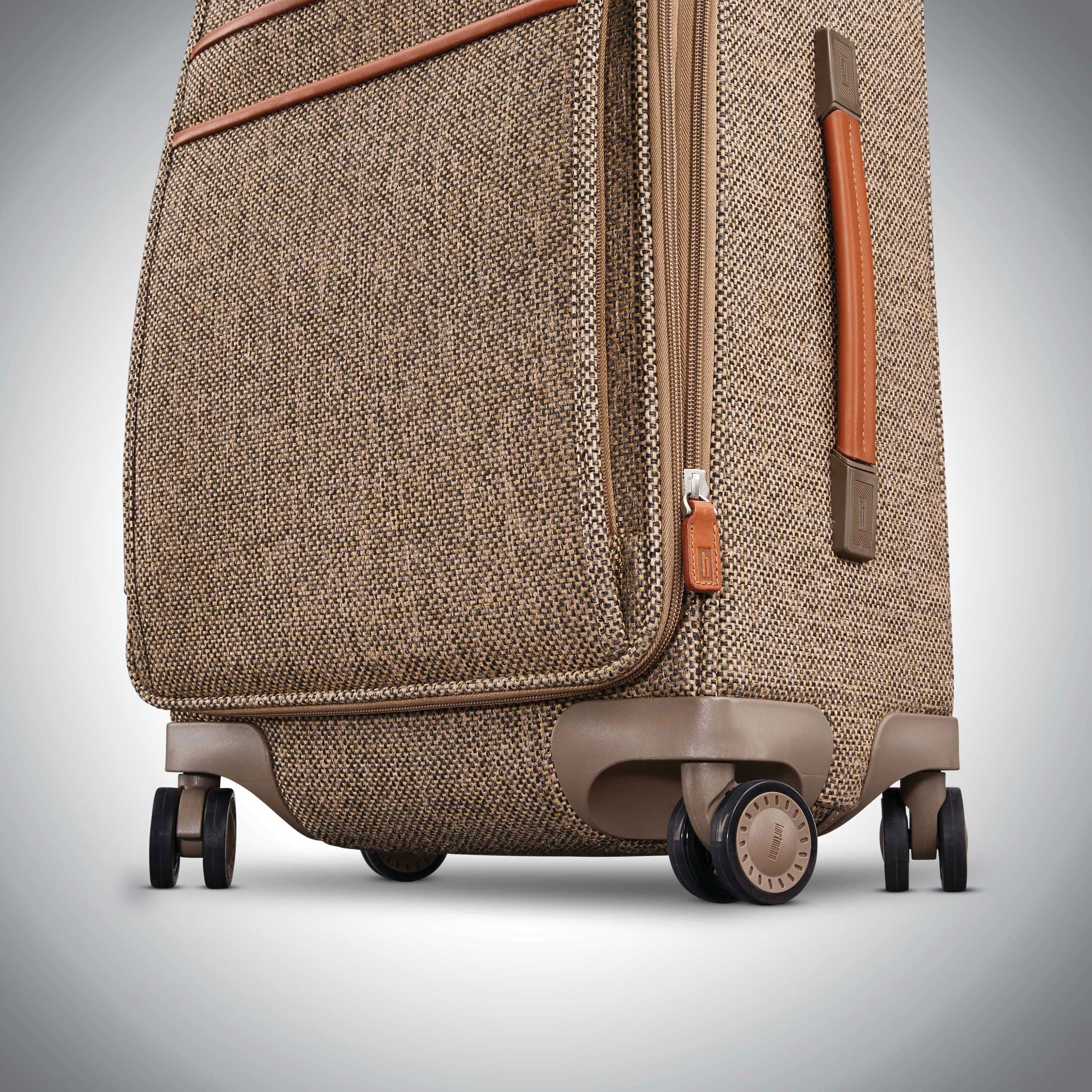 Hartmann Tweed Legend Journey Expandable Spinner Medium