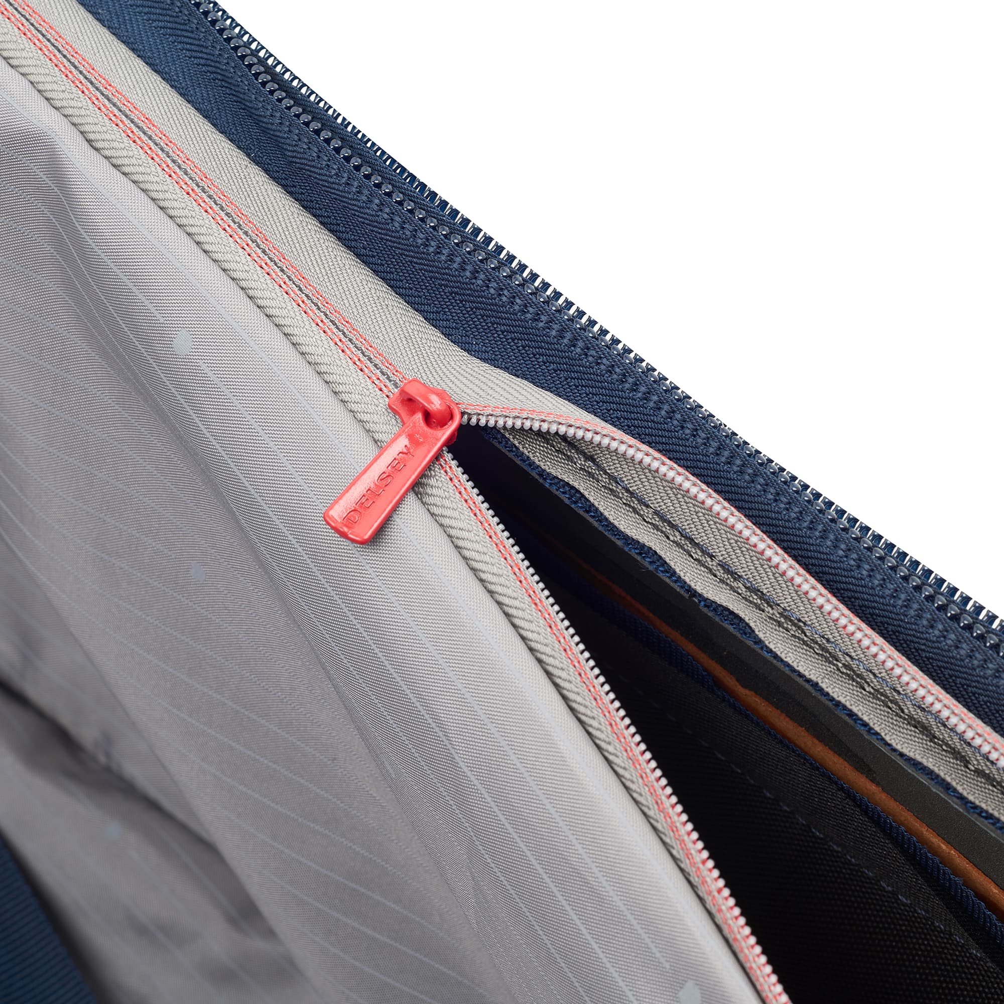 Maleta de mano expandible con ruedas giratorias Helium DLX de 21"