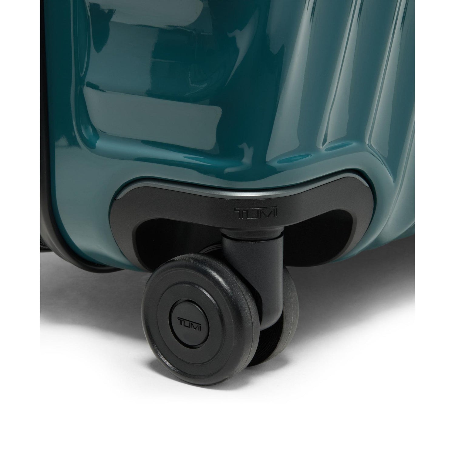 Tumi 19 Degree Extended Trip Expandable 4 Wheeled P/C