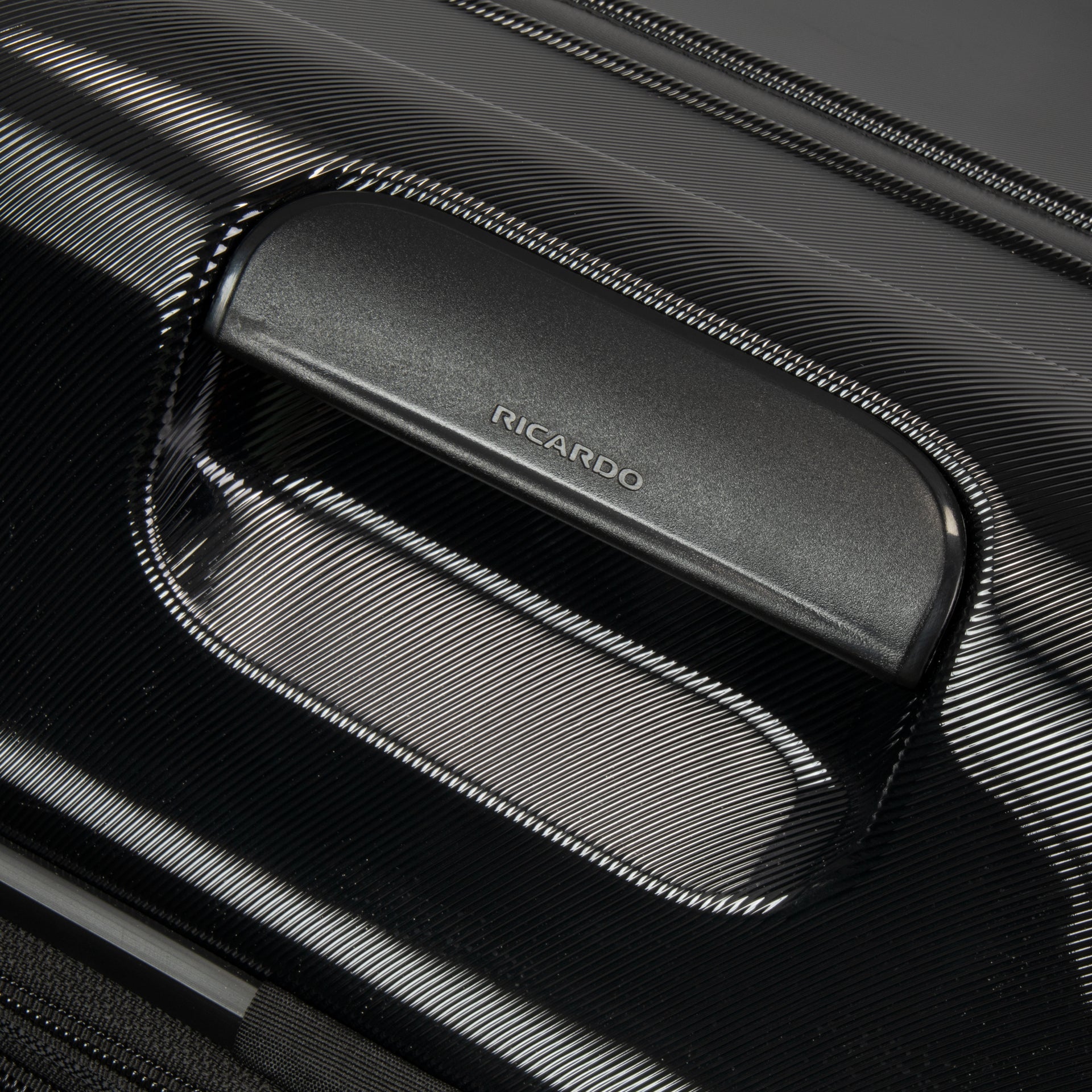 Ricardo Beverly Hills Rodeo Drive 2.0 Hardside Expandable Spinner Large Check-In 29"