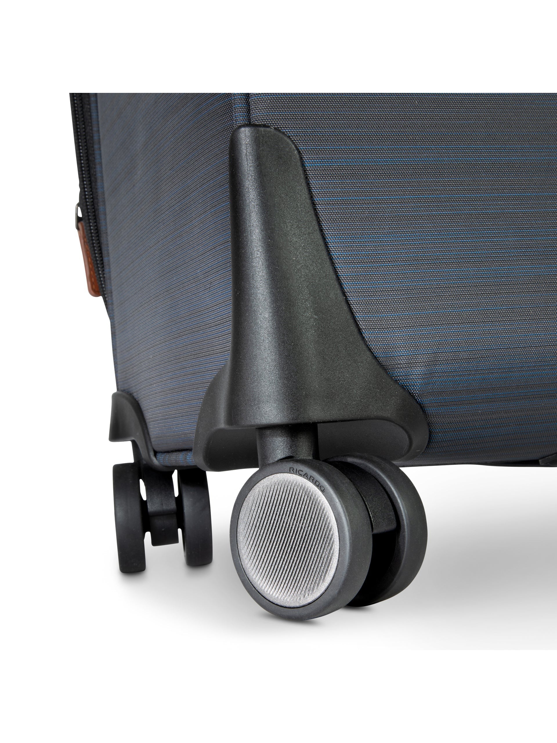 Ricardo Beverly Hills Montecito 2.0 Softside Spinner Medium 26"