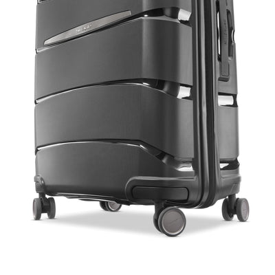 Samsonite Outline Pro 22X14X9 Carry-On Spinner