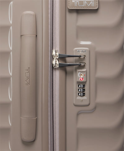 Tumi 19 Degree Extended Trip Expandable 4 Wheeled P/C