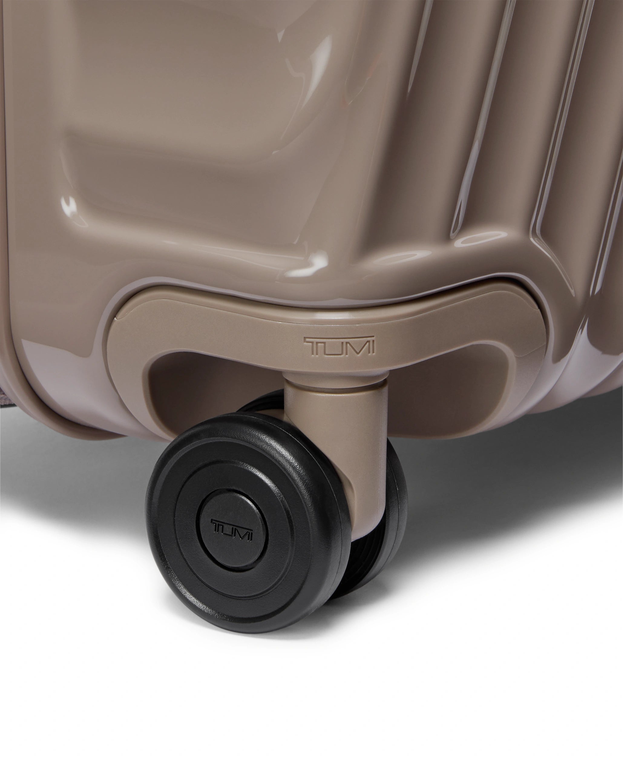 Tumi 19 Degree Extended Trip Expandable 4 Wheeled P/C