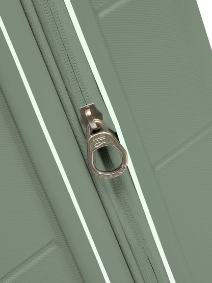 American Tourister Stratum 2.0 Hardside Medium Spinner 24"