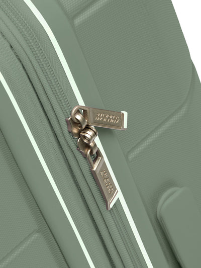 American Tourister Stratum 2.0 Hardside Medium Spinner 24"
