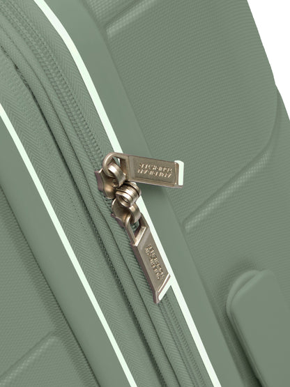 American Tourister Stratum 2.0 Hardside Medium Spinner 24"