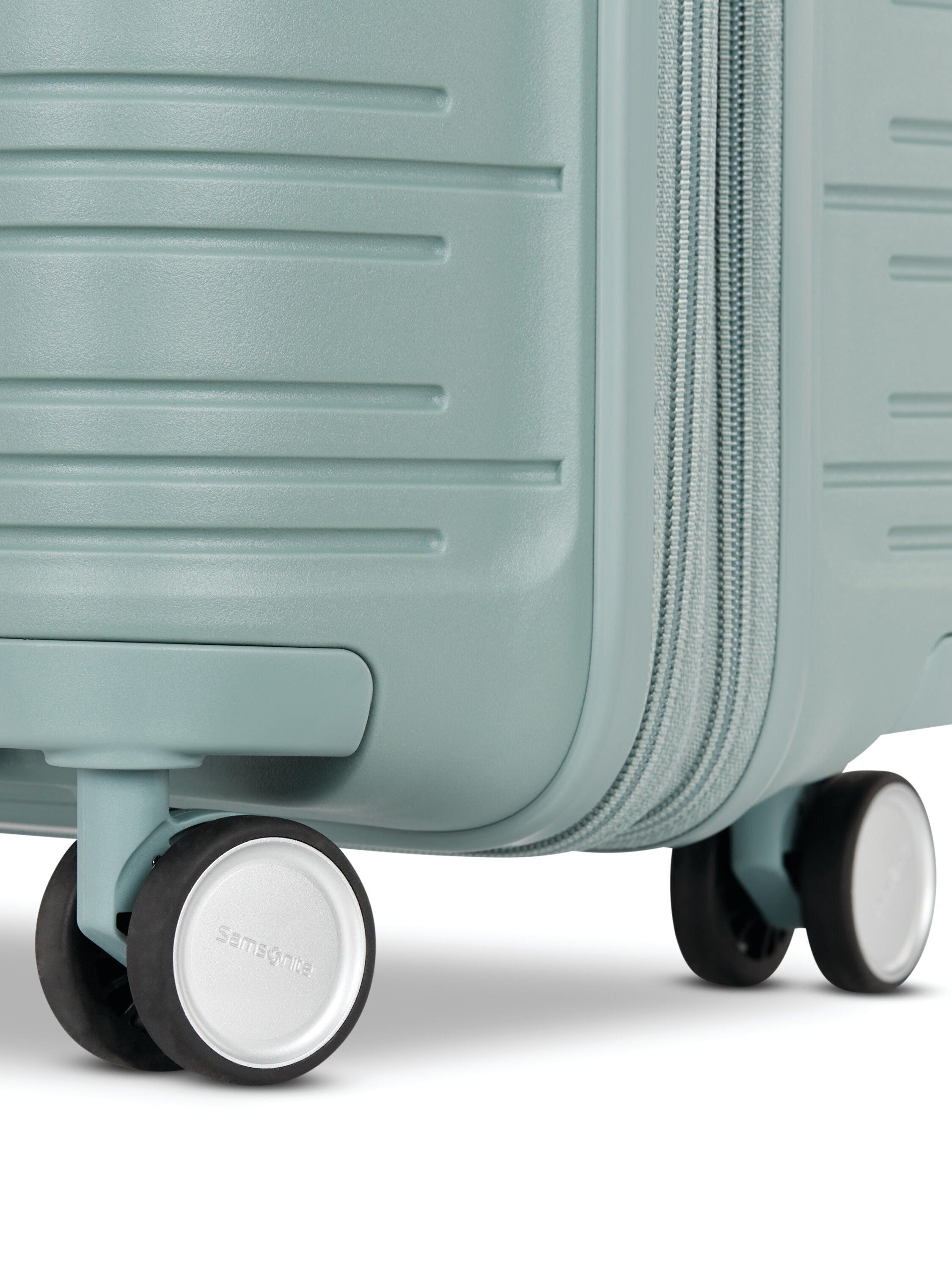 Elevation Plus Global Carry-On Spinner 22"