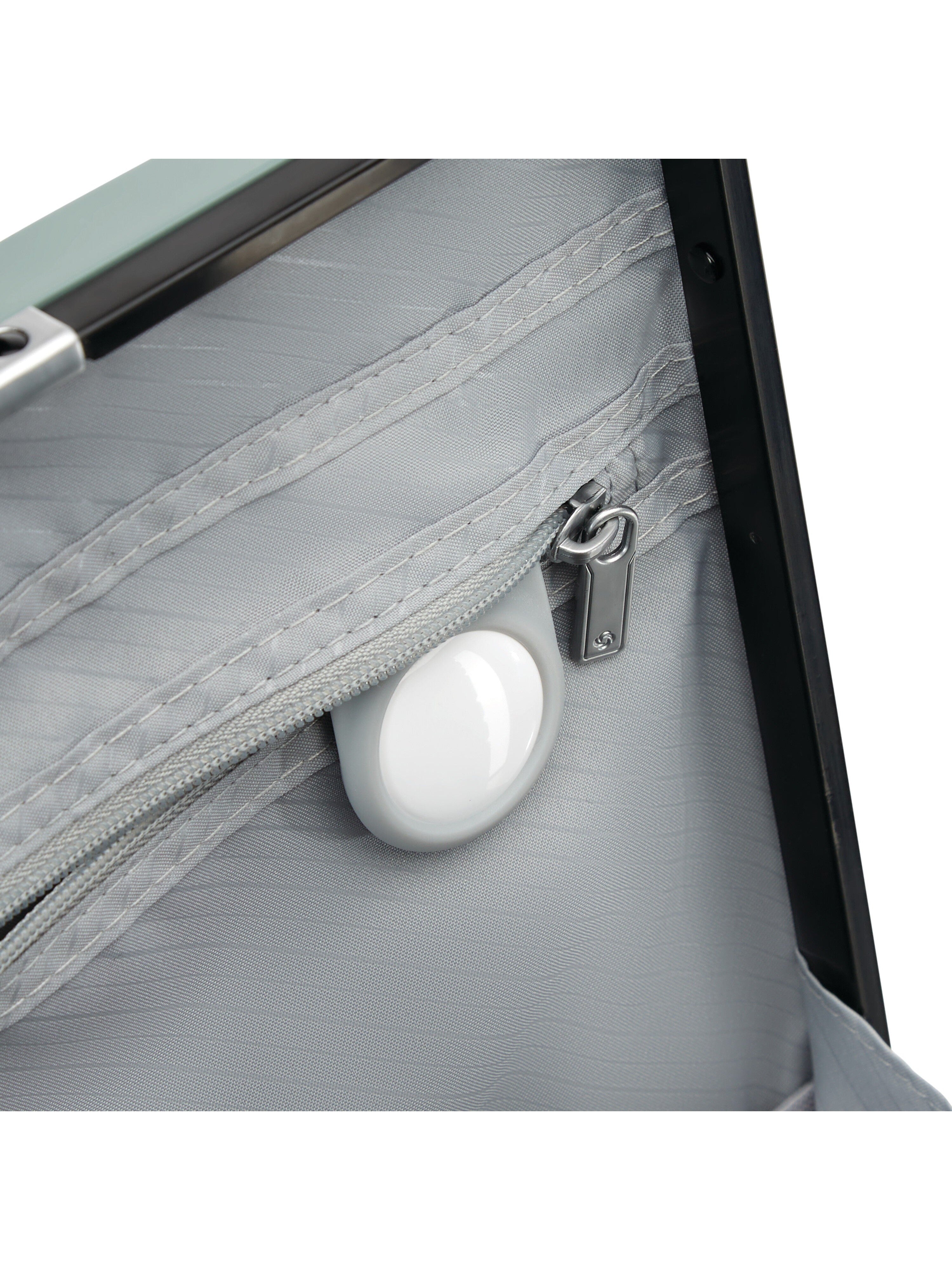 Elevation Plus Global Carry-On Spinner 22"