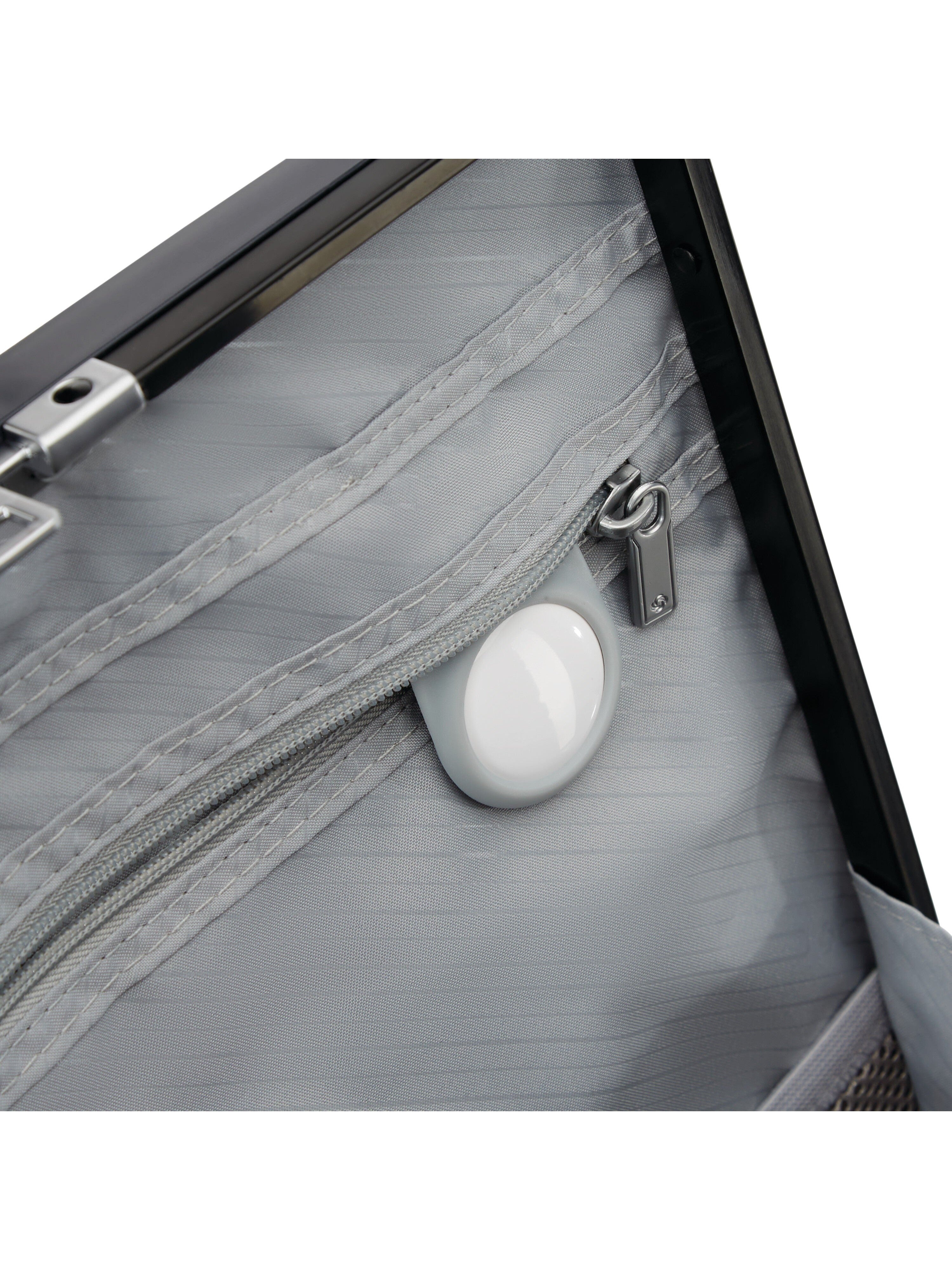 Elevation Plus Global Carry-On Spinner 22"