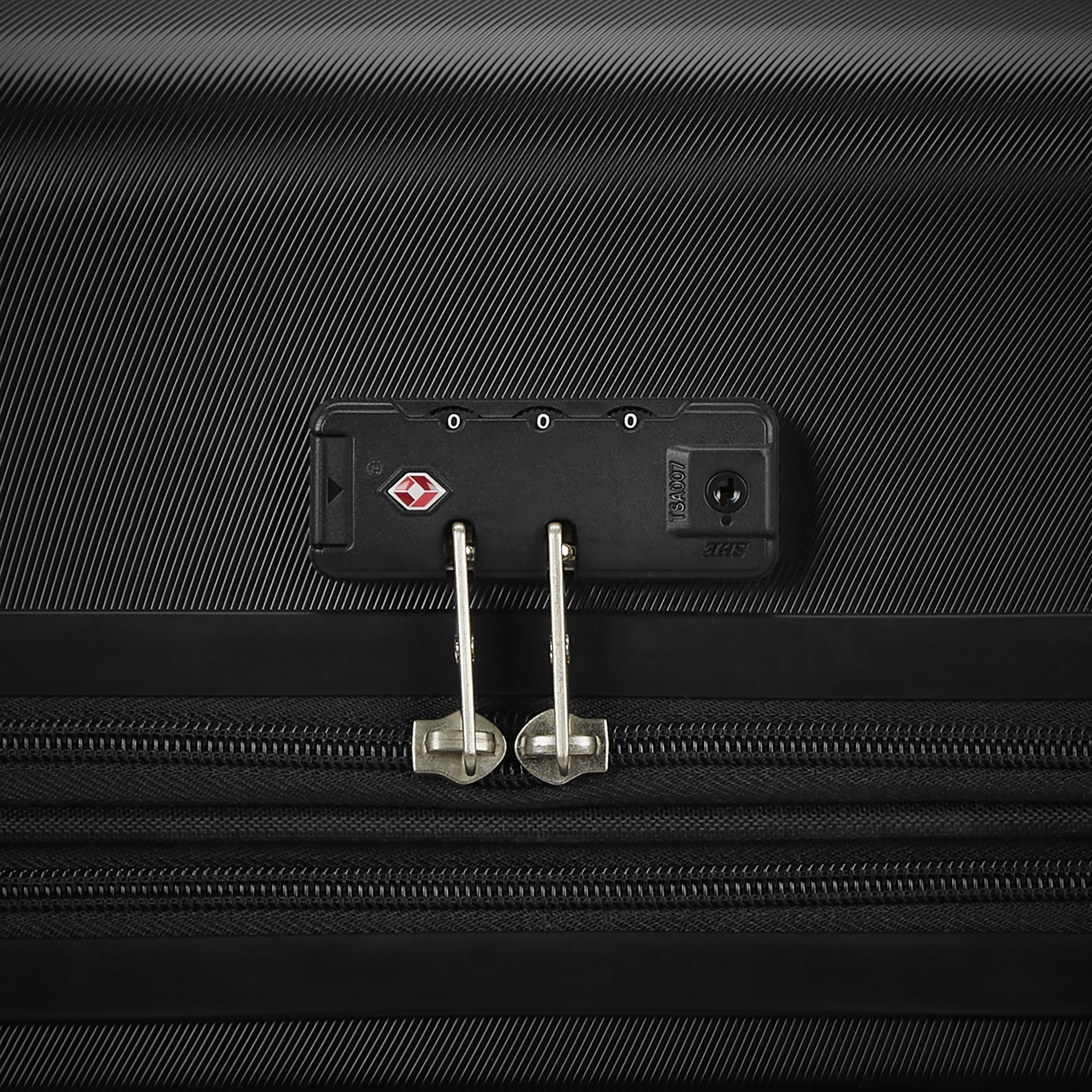 Samsonite Evolve SE Spinner Suitcase