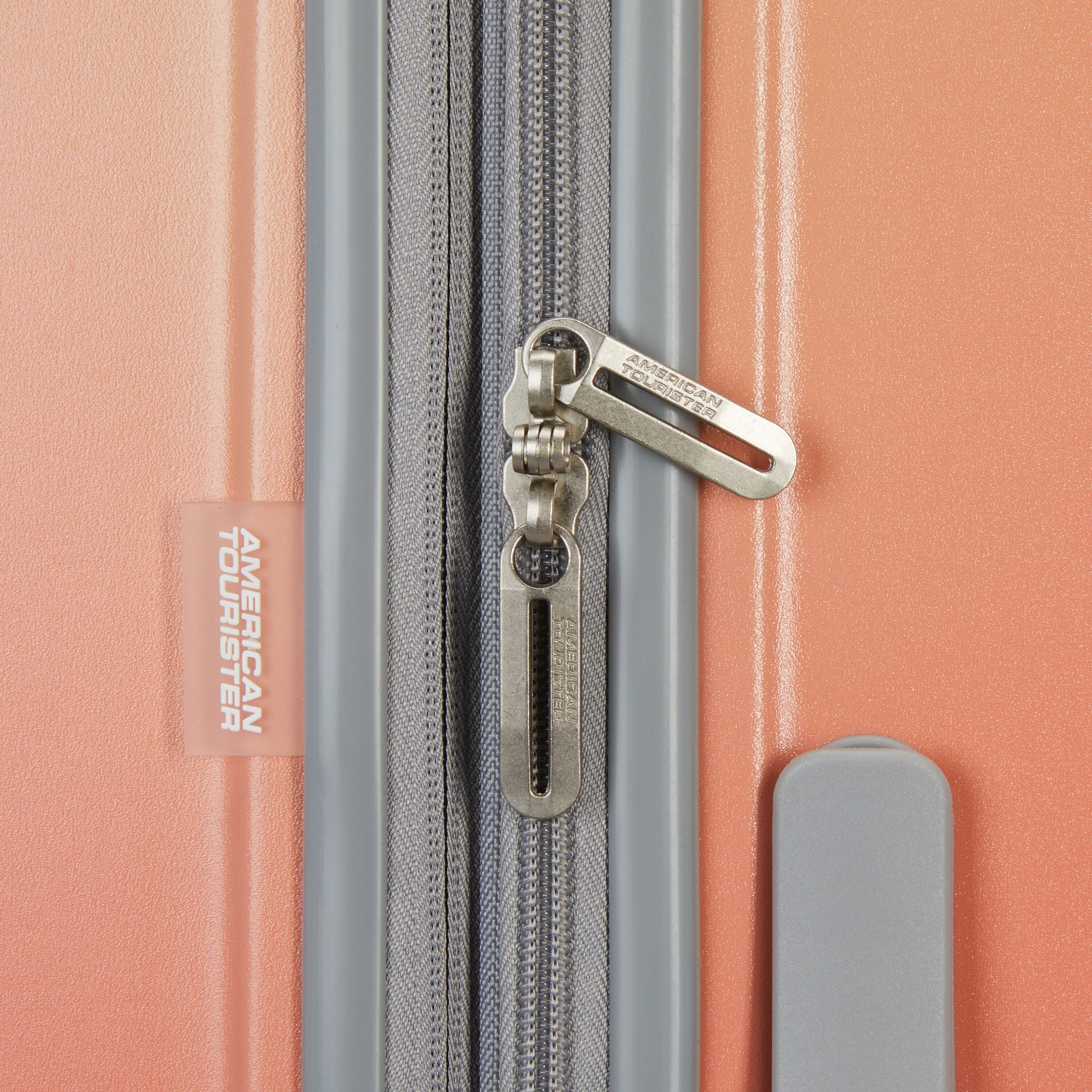 American Tourister Moonlight 2.0 Hardside spinner