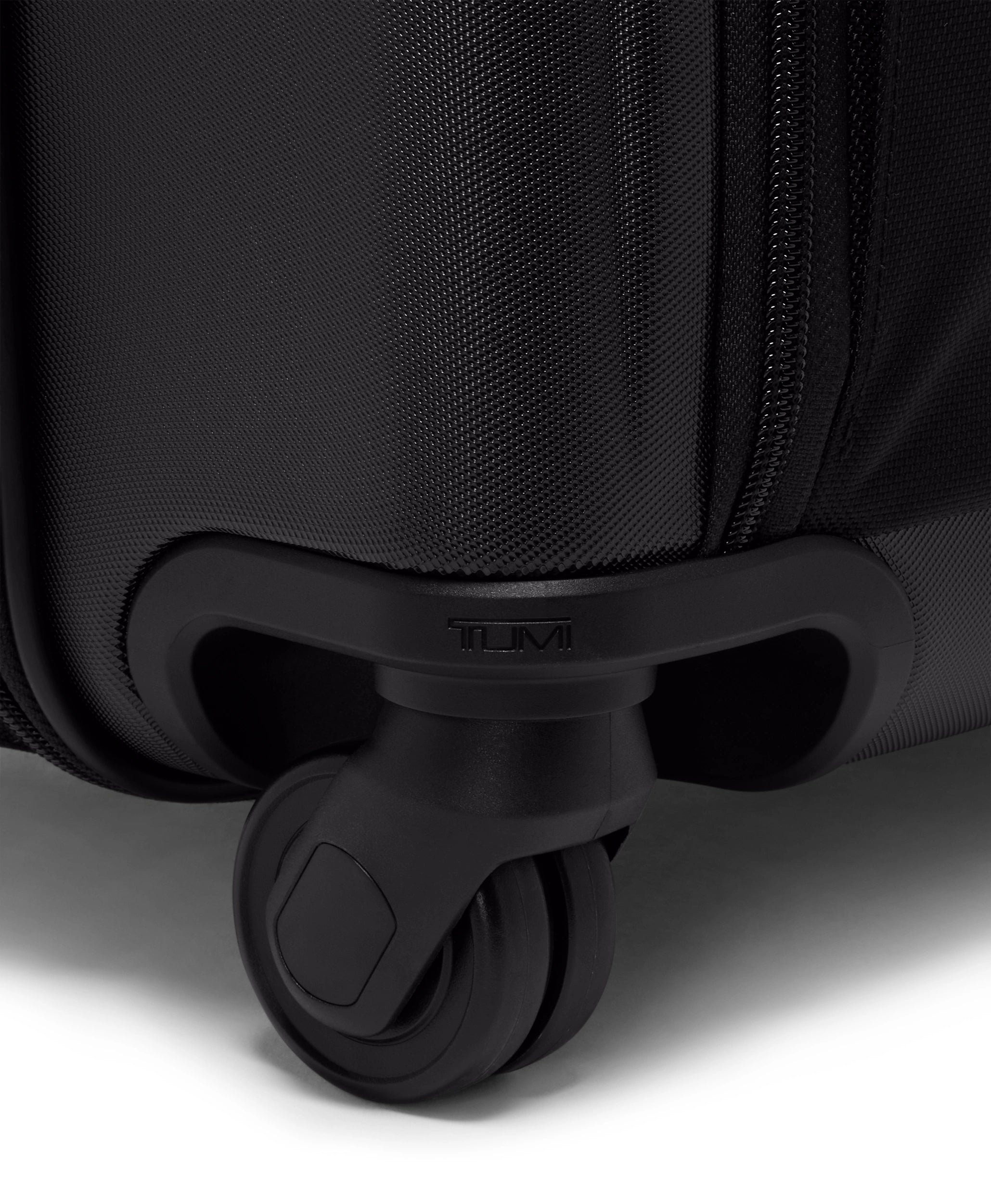 Tumi Alpha Hybrid Extended Trip Expandable 4-Wheeled Packing Case