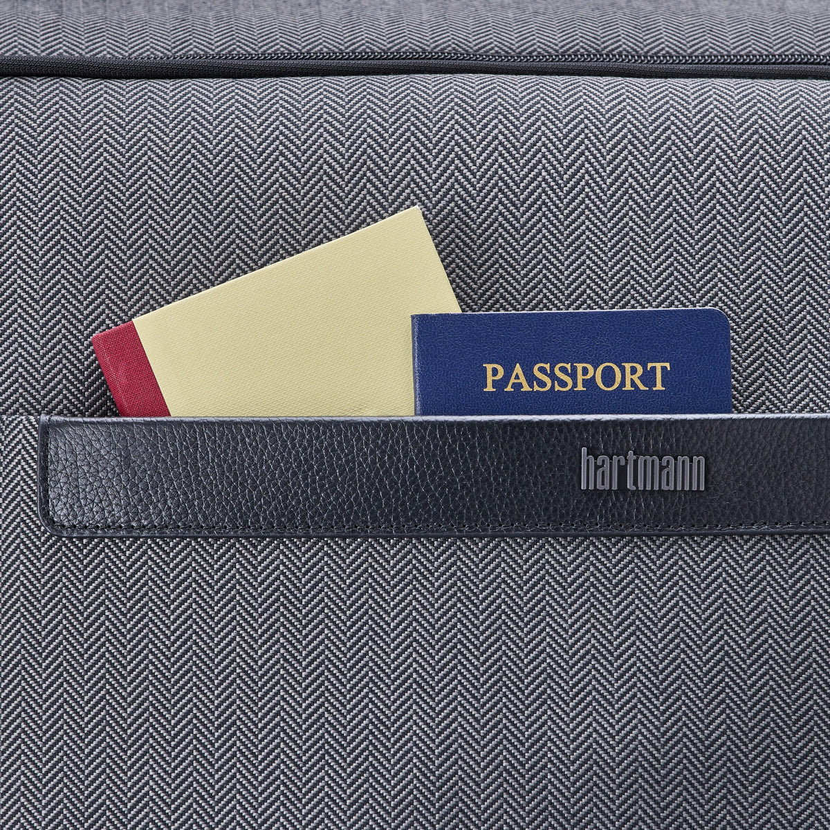 Hartmann Herringbone Medium Journey Expandable Spinner - Black Herringbone