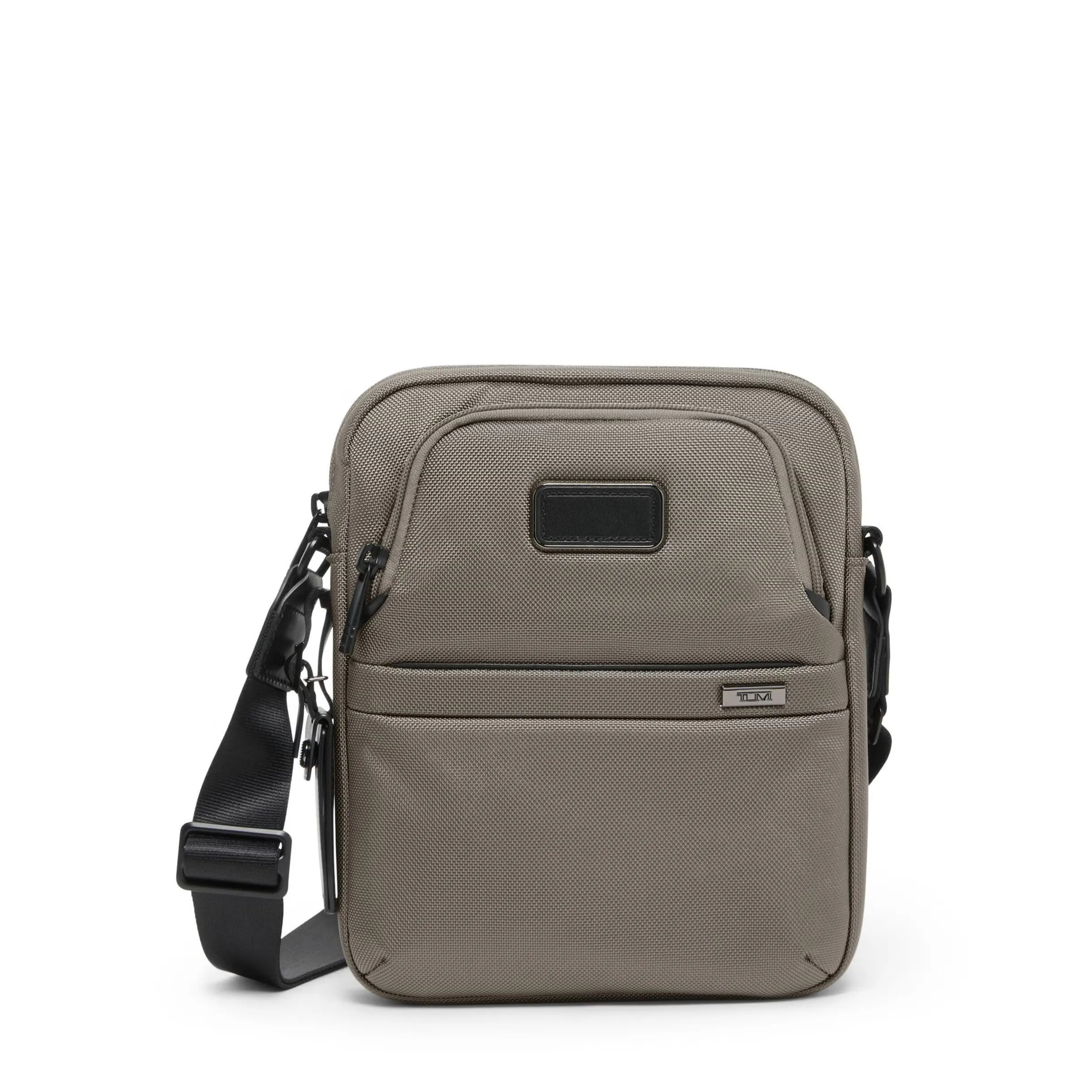 TUMI ALPHA ミディアム・クロスボディ　グレー Tumi Alpha Medium Crossbody | Voyage Luggage