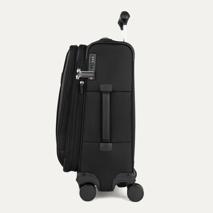 Travelpro ブラック バック Travelpro VersaPack Softside Spinner | Voyage Luggage