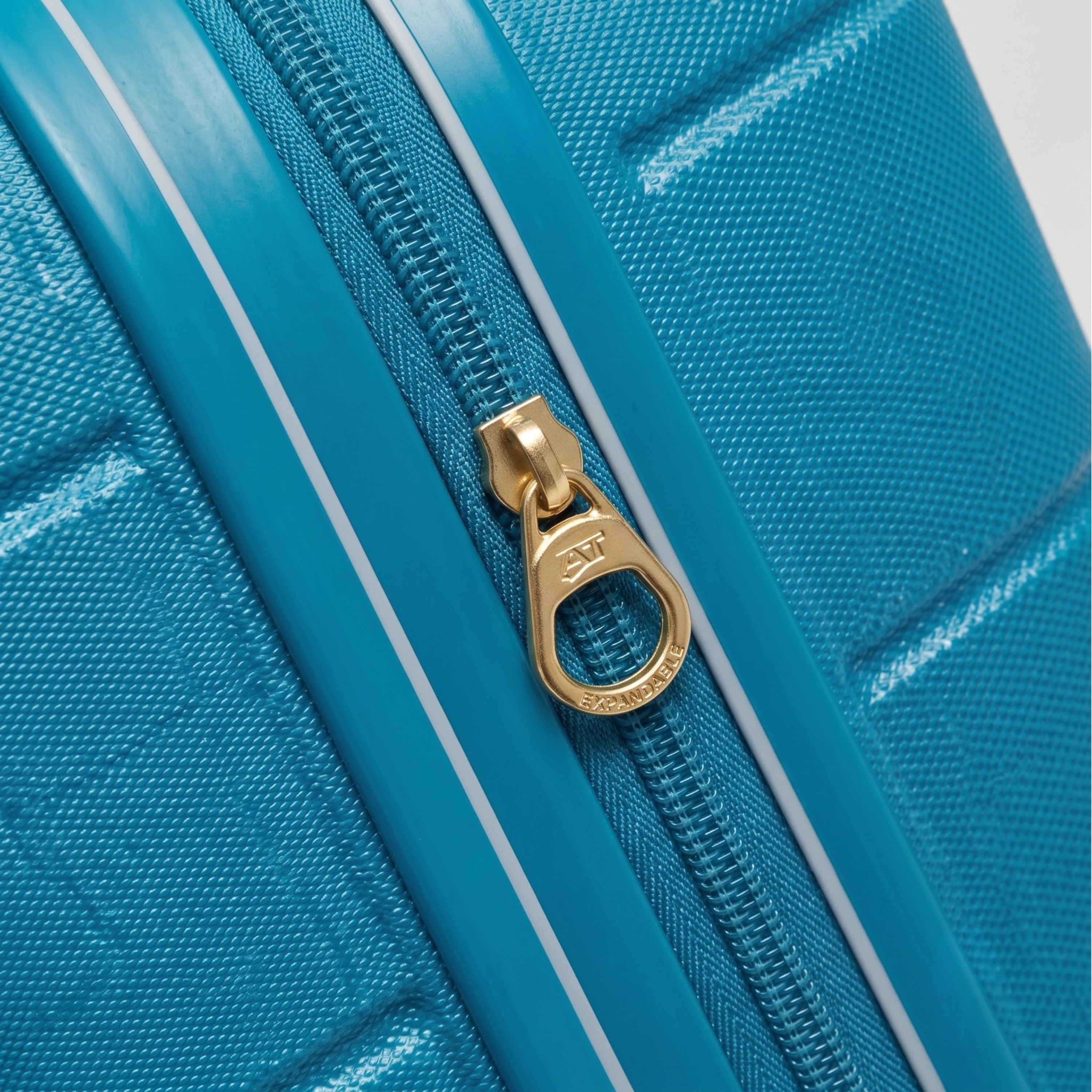American Tourister Stratum 2.0 Hardside Medium Spinner 24"