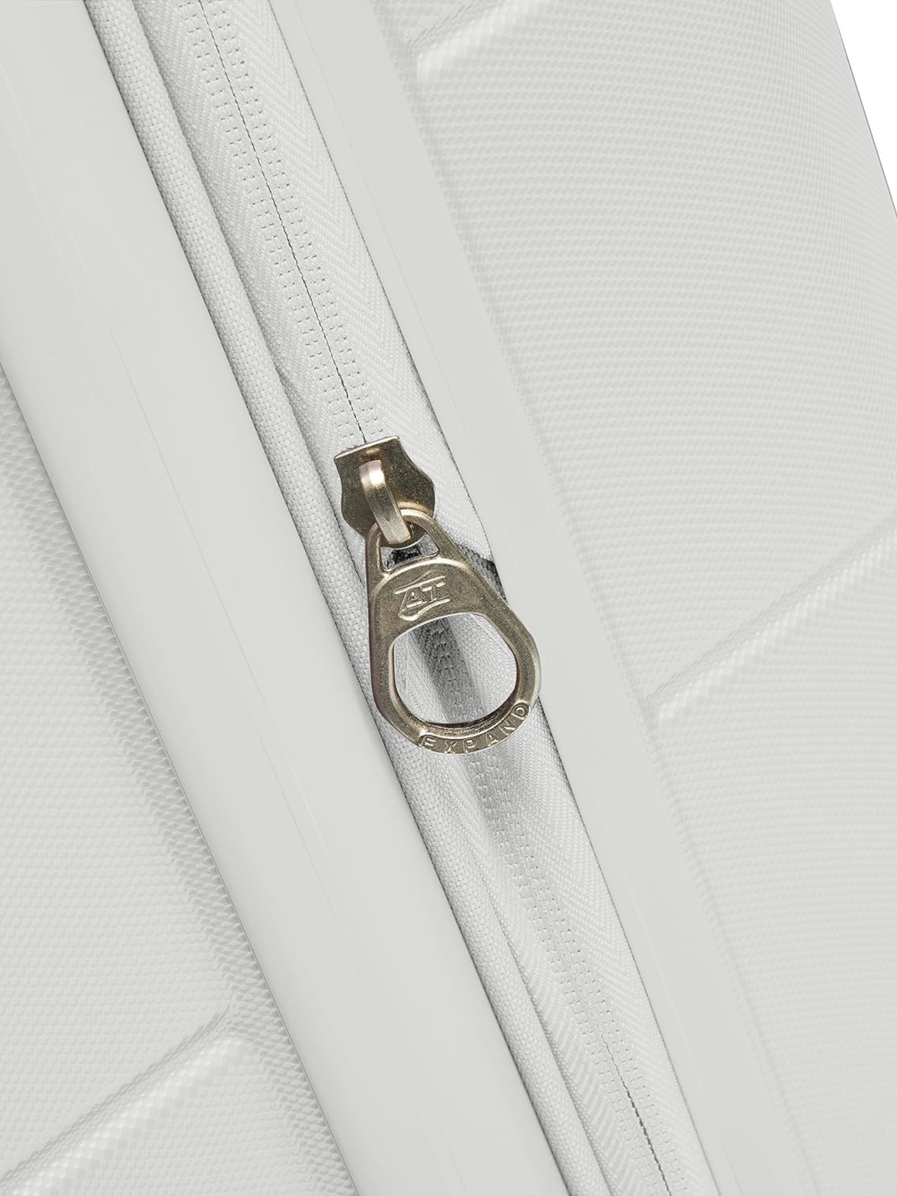 American Tourister Stratum 2.0 Hardside Medium Spinner 24"
