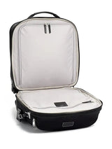 Voyageur Oxford Compact Carry-On