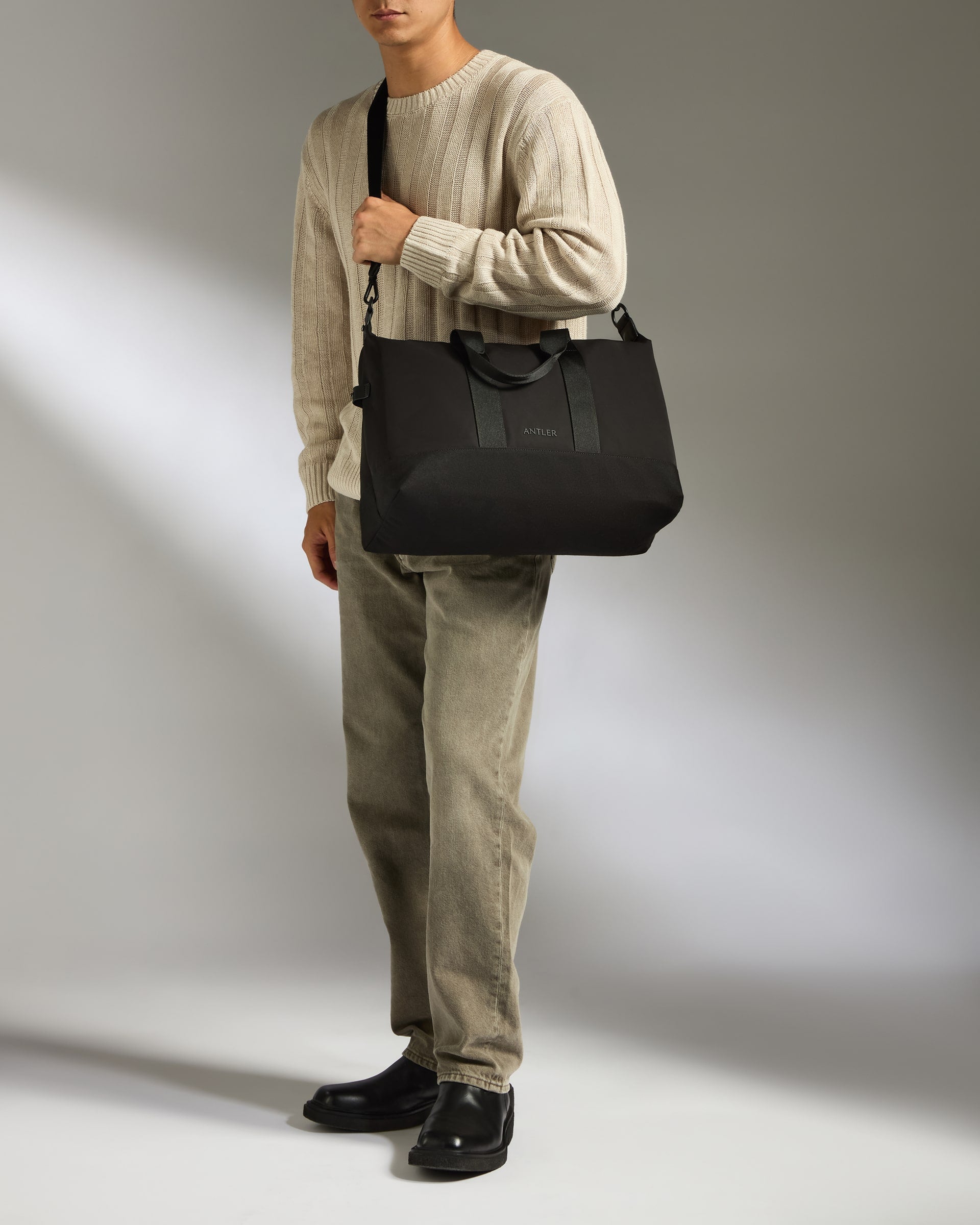 Icon Overnight Bag in Black