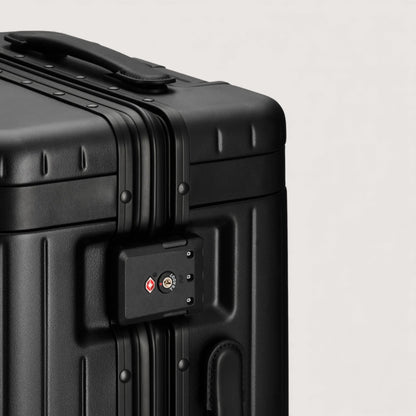 Carl Friedrik Hybrid Hardside Spinner