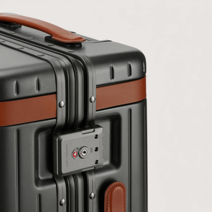 Carl Friedrik Hybrid Hardside Spinner