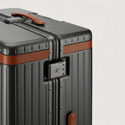 Carl Friedrik Hybrid Hardside Spinner