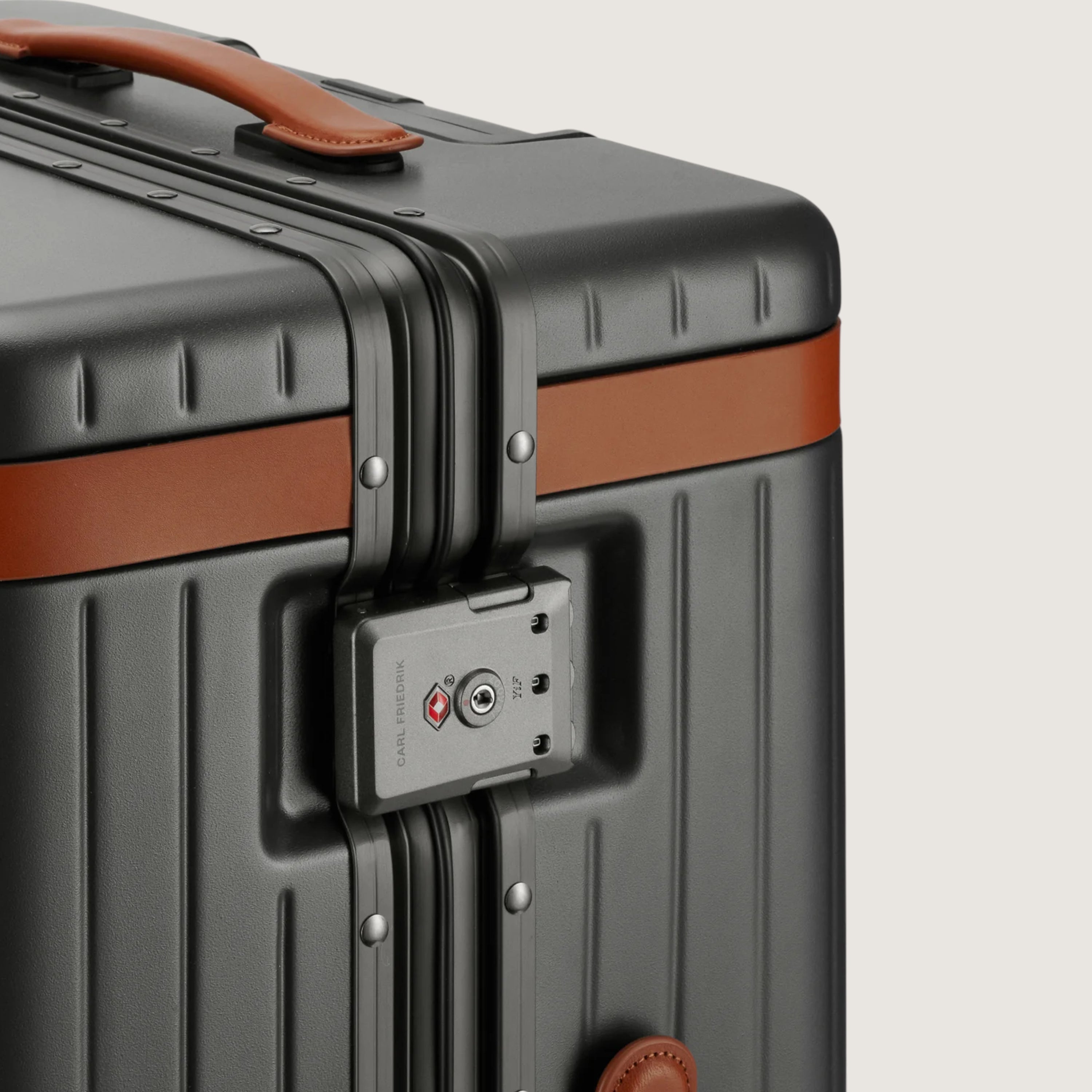 Carl Friedrik Hybrid Hardside Spinner