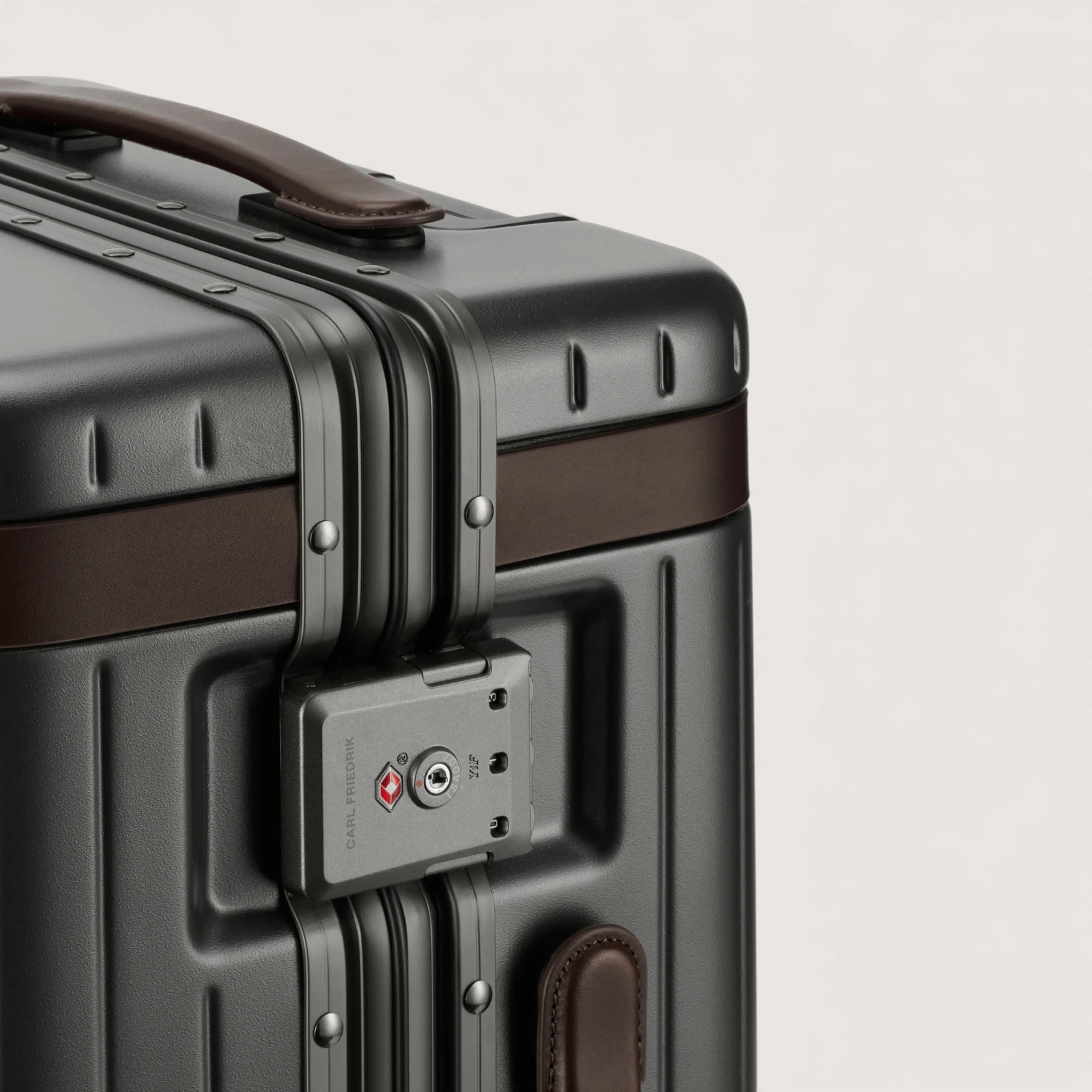 Carl Friedrik Hybrid Hardside Spinner